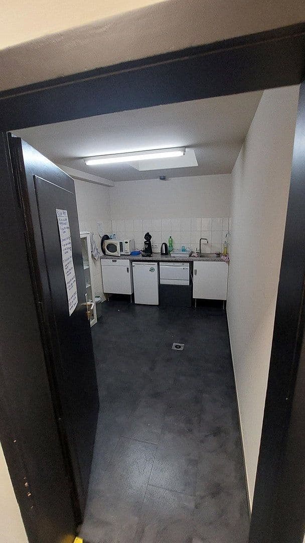 Pronájem nebytového prostoru 460 m², Konrad-Adenauer-Str. 49, Reutlingen, Bádensko-Württembersko Pronájem nebytového prostoru 460 m², Konrad-Adenauer-Str. 49, Reutlingen, Bádensko-Württembersko