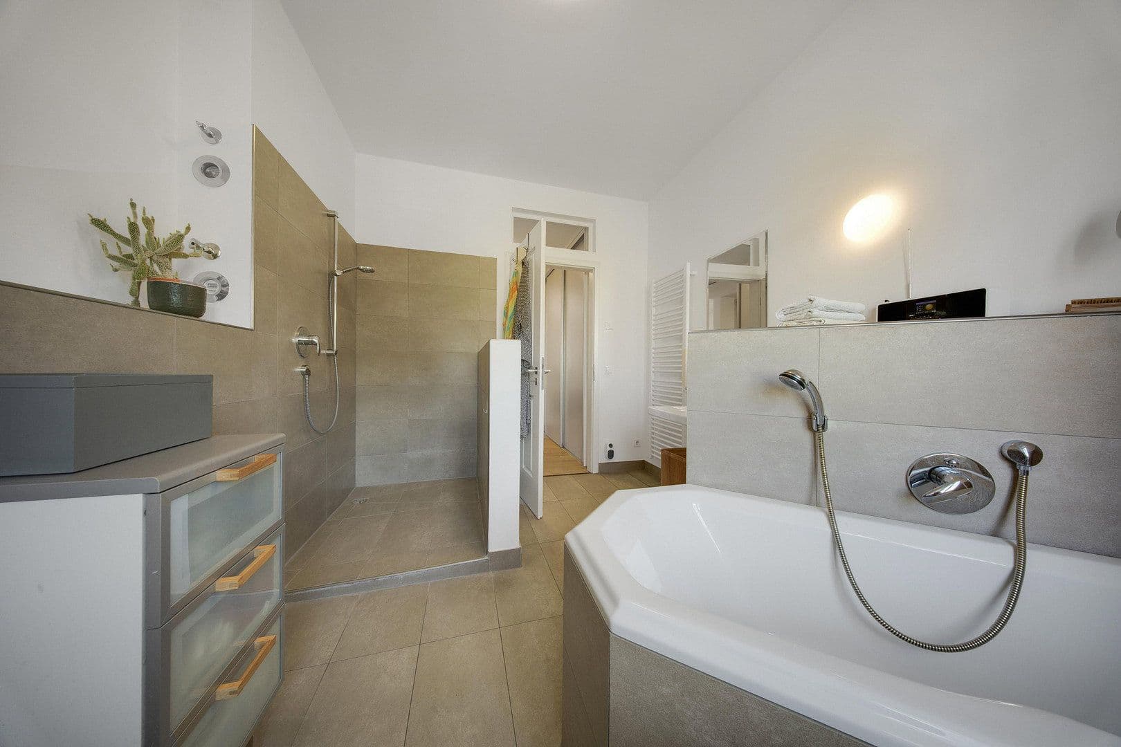 Prodej bytu 3+1 199 m², Karlsruhe, Bádensko-Württembersko Prodej bytu 3+1 199 m², Karlsruhe, Bádensko-Württembersko