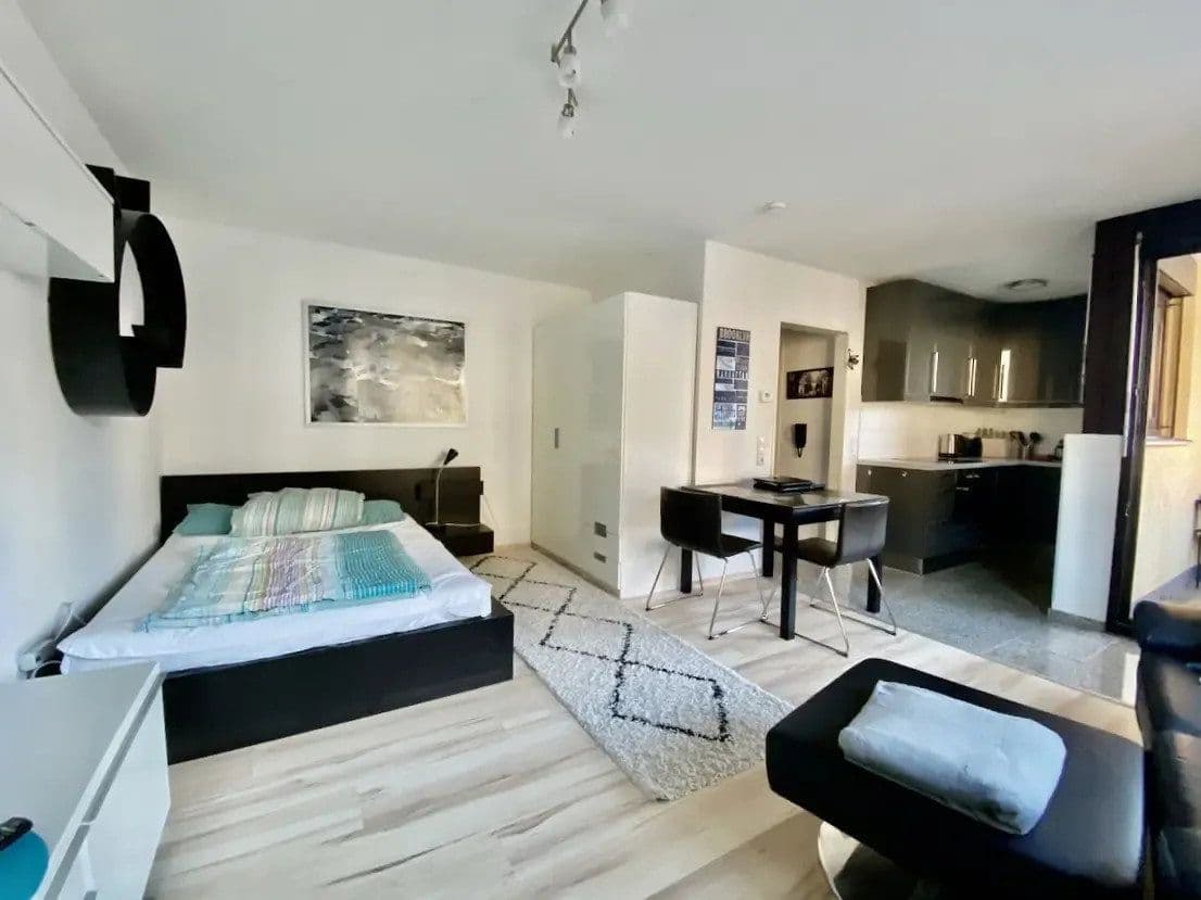 Pronájem bytu 1+1 35 m², Augustenstr. 81, Stuttgart, Bádensko-Württembersko Pronájem bytu 1+1 35 m², Augustenstr. 81, Stuttgart, Bádensko-Württembersko