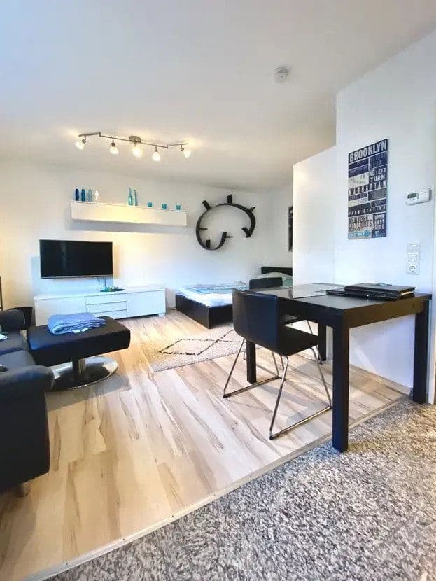 Pronájem bytu 1+1 35 m², Augustenstr. 81, Stuttgart, Bádensko-Württembersko Pronájem bytu 1+1 35 m², Augustenstr. 81, Stuttgart, Bádensko-Württembersko