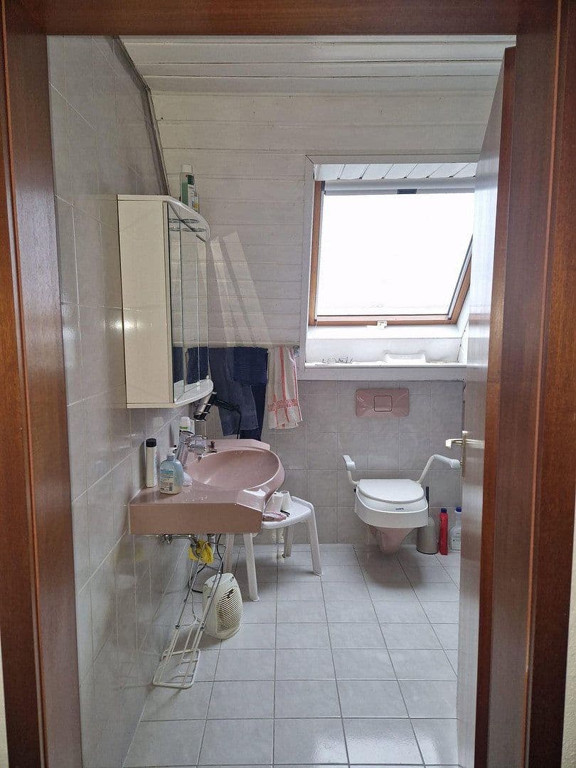 Prodej domu 90 m², pozemek 145 m², Markgröningen, Bádensko-Württembersko Prodej domu 90 m², pozemek 145 m², Markgröningen, Bádensko-Württembersko