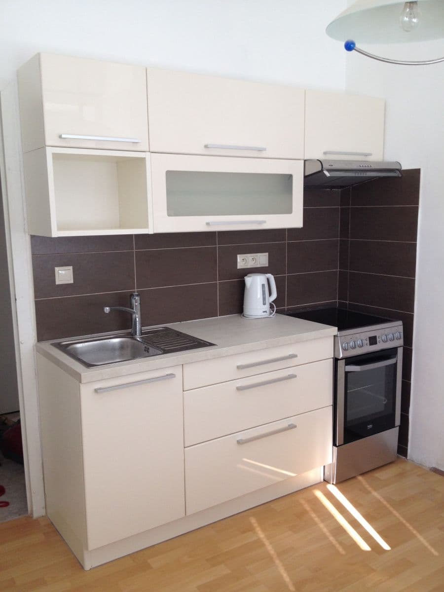 Pronájem bytu 1+1 39 m², Trenčianska, Ružinov, Bratislavský kraj Pronájem bytu 1+1 39 m², Trenčianska, Ružinov, Bratislavský kraj