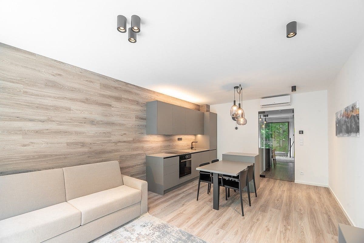 Pronájem bytu 1+kk 37 m², Staropramenná, Praha, Praha Pronájem bytu 1+kk 37 m², Staropramenná, Praha, Praha