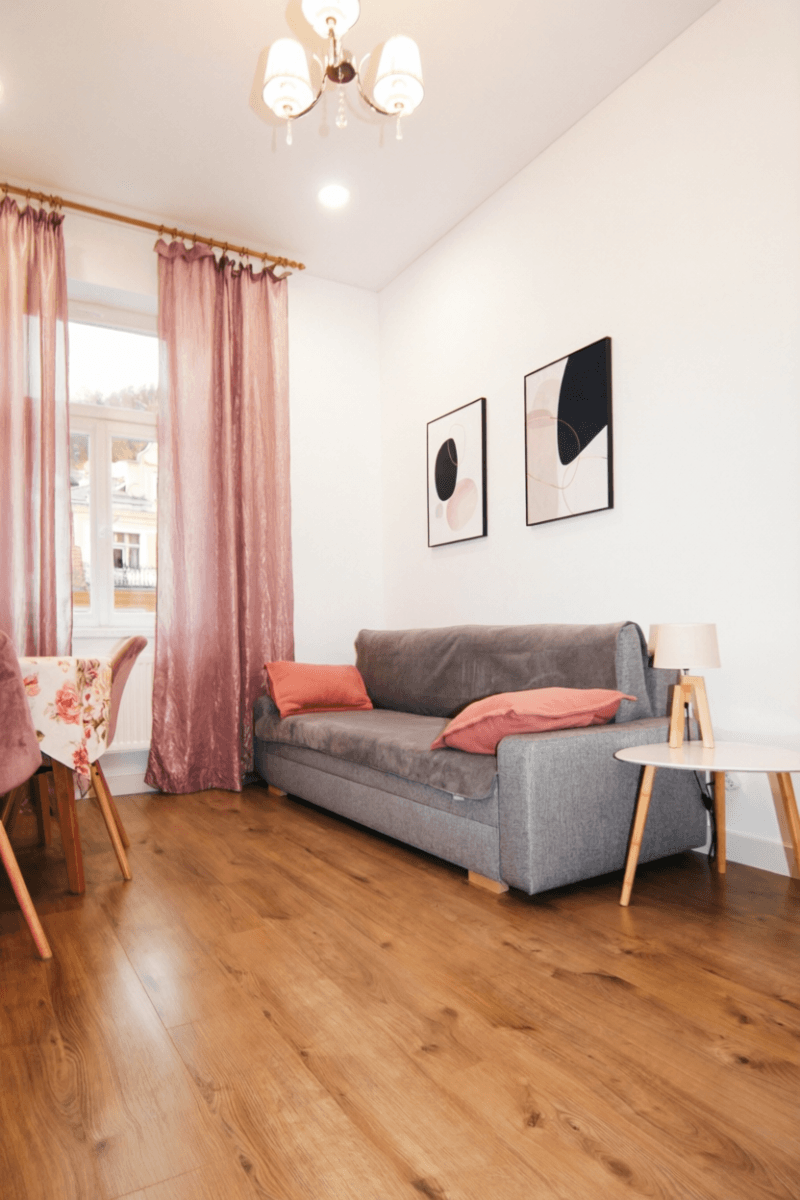 Pronájem bytu 2+kk 40 m², Vřídelní, Karlovy Vary, Karlovarský kraj Pronájem bytu 2+kk 40 m², Vřídelní, Karlovy Vary, Karlovarský kraj