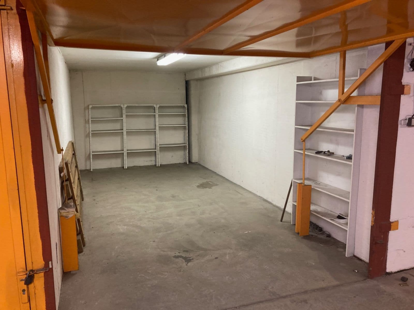 Pronájem garáže 20 m², Makovského, Praha, Praha Pronájem garáže 20 m², Makovského, Praha, Praha