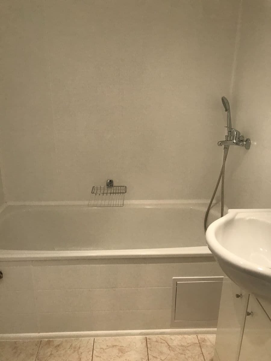 Pronájem bytu 2+1 59 m², Erno Košťála, Pardubice, Pardubický kraj Pronájem bytu 2+1 59 m², Erno Košťála, Pardubice, Pardubický kraj