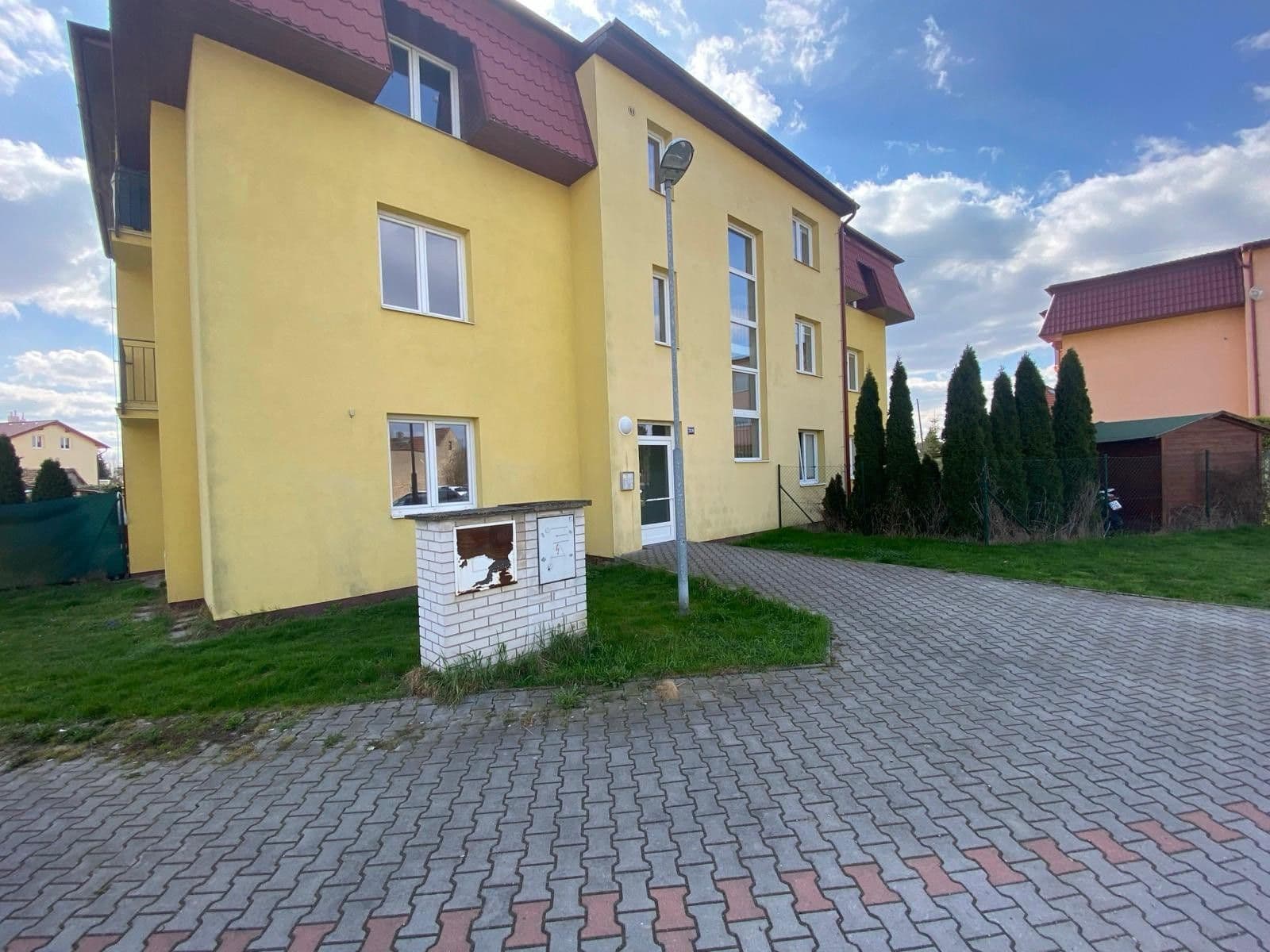 Pronájem bytu 1+kk 40 m², Vilová, Jirny, Středočeský kraj Pronájem bytu 1+kk 40 m², Vilová, Jirny, Středočeský kraj