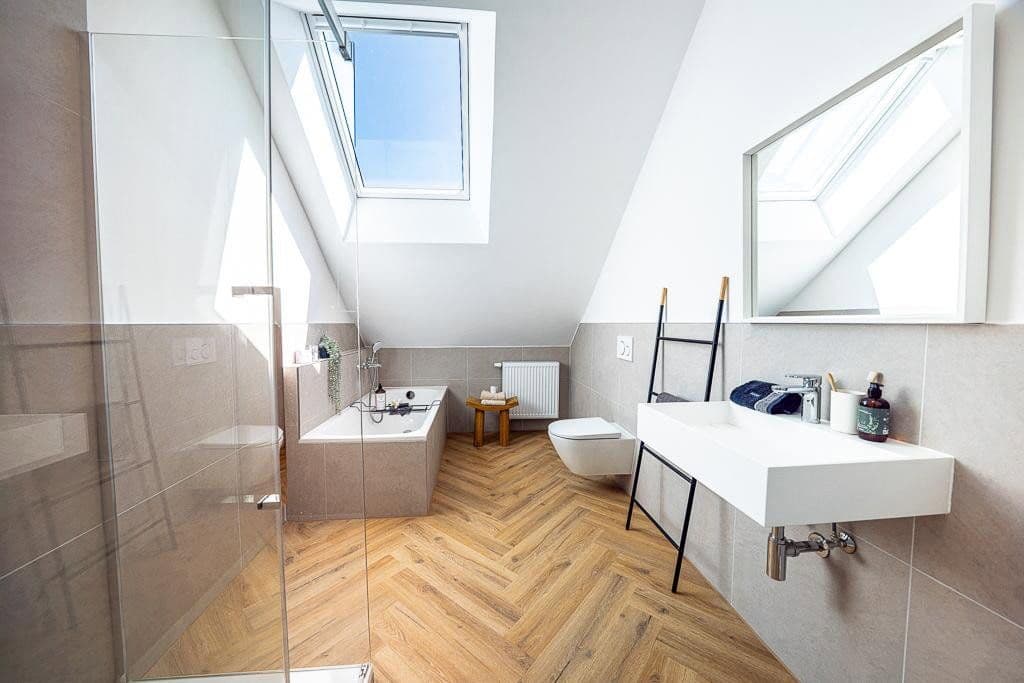 Prodej domu 202 m², pozemek 389 m², Freiberg am Neckar, Bádensko-Württembersko Prodej domu 202 m², pozemek 389 m², Freiberg am Neckar, Bádensko-Württembersko