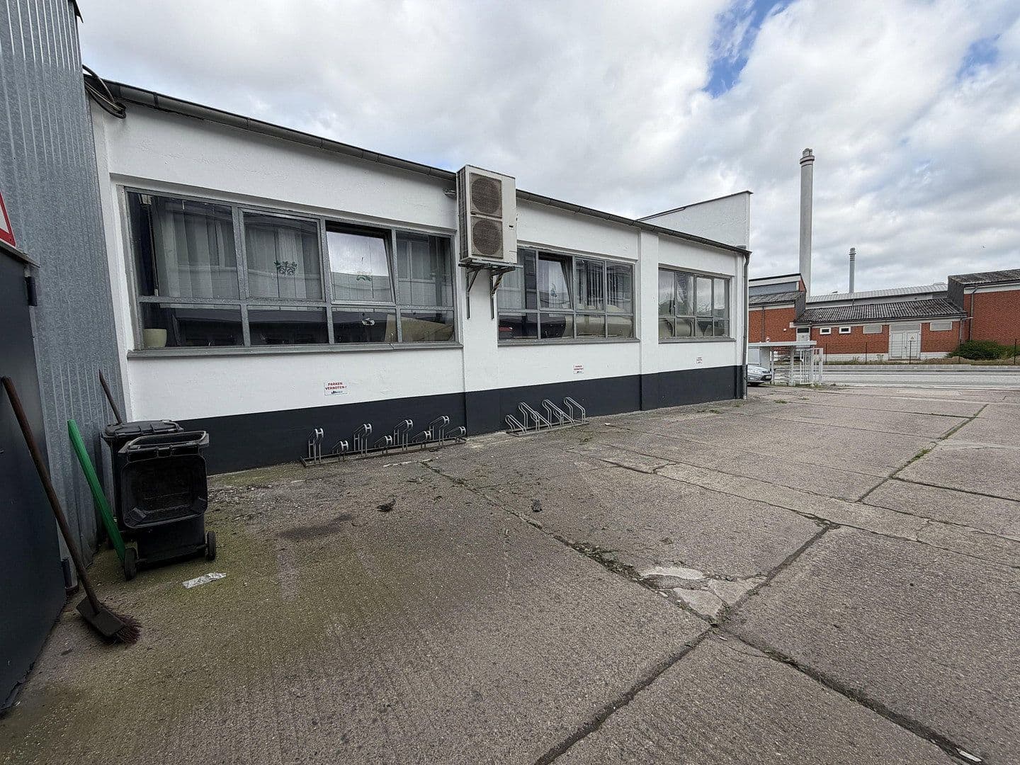 Pronájem nebytového prostoru 540 m², Posener Straße 35A, Lübeck, Šlesvicko-Holštýnsko Pronájem nebytového prostoru 540 m², Posener Straße 35A, Lübeck, Šlesvicko-Holštýnsko