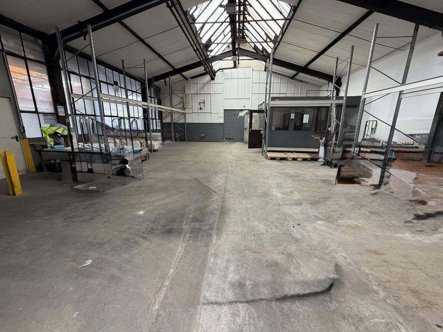Pronájem nebytového prostoru 540 m², Posener Straße 35A, Lübeck, Šlesvicko-Holštýnsko Pronájem nebytového prostoru 540 m², Posener Straße 35A, Lübeck, Šlesvicko-Holštýnsko