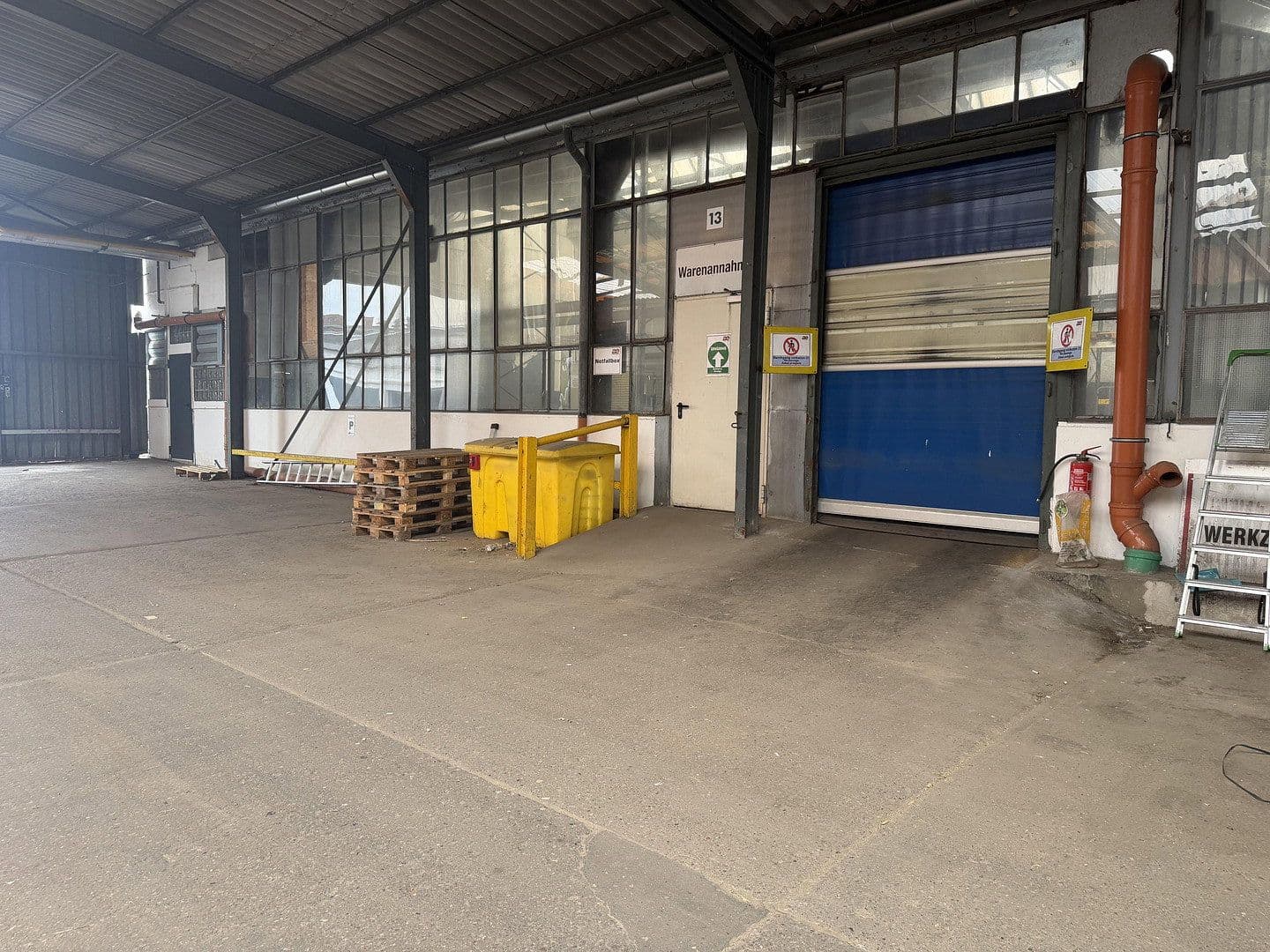 Pronájem nebytového prostoru 540 m², Posener Straße 35A, Lübeck, Šlesvicko-Holštýnsko Pronájem nebytového prostoru 540 m², Posener Straße 35A, Lübeck, Šlesvicko-Holštýnsko