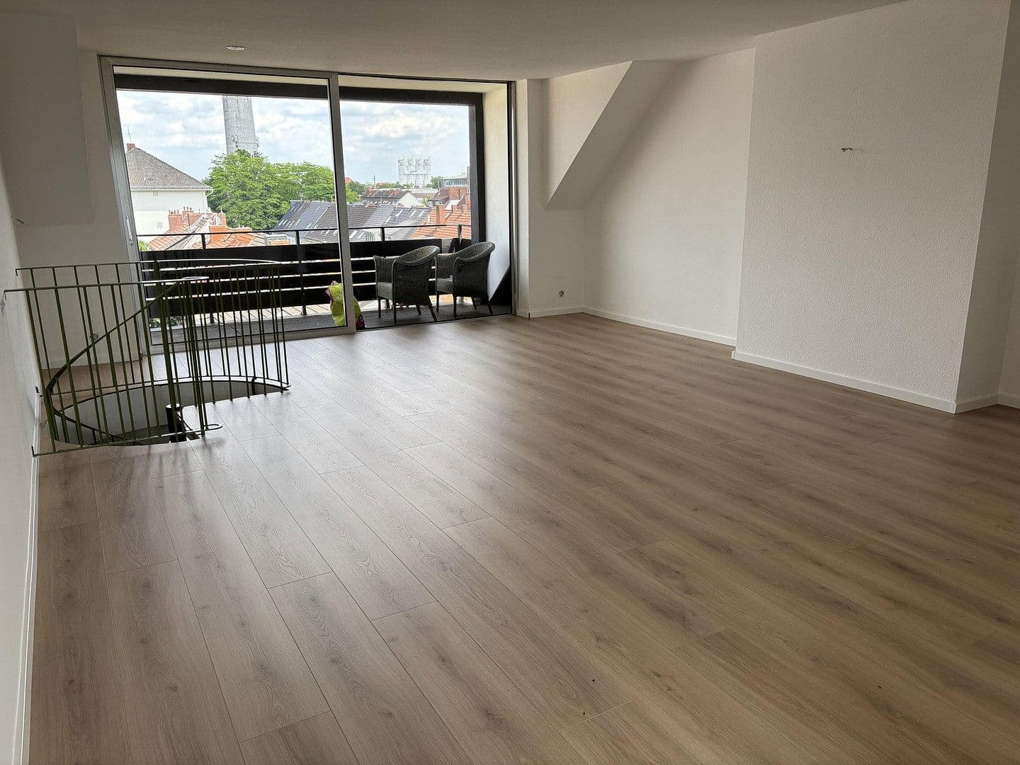 Pronájem bytu 5+1 160 m², Wartburgstraße 61, Bremen, Bremen Pronájem bytu 5+1 160 m², Wartburgstraße 61, Bremen, Bremen