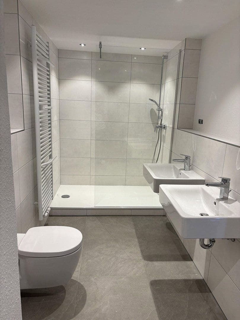 Pronájem bytu 5+1 160 m², Wartburgstraße 61, Bremen, Bremen Pronájem bytu 5+1 160 m², Wartburgstraße 61, Bremen, Bremen