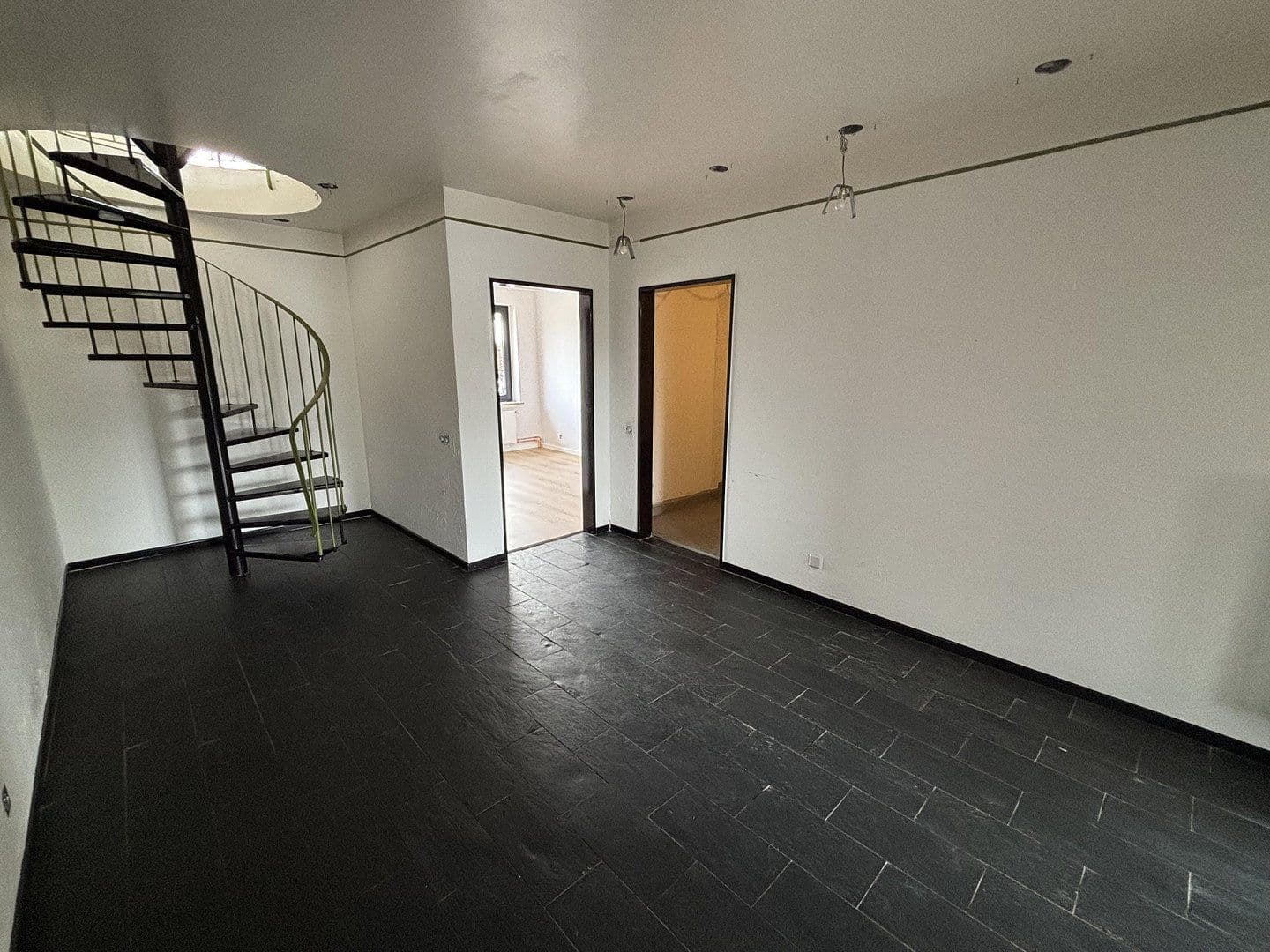 Pronájem bytu 5+1 160 m², Wartburgstraße 61, Bremen, Bremen Pronájem bytu 5+1 160 m², Wartburgstraße 61, Bremen, Bremen