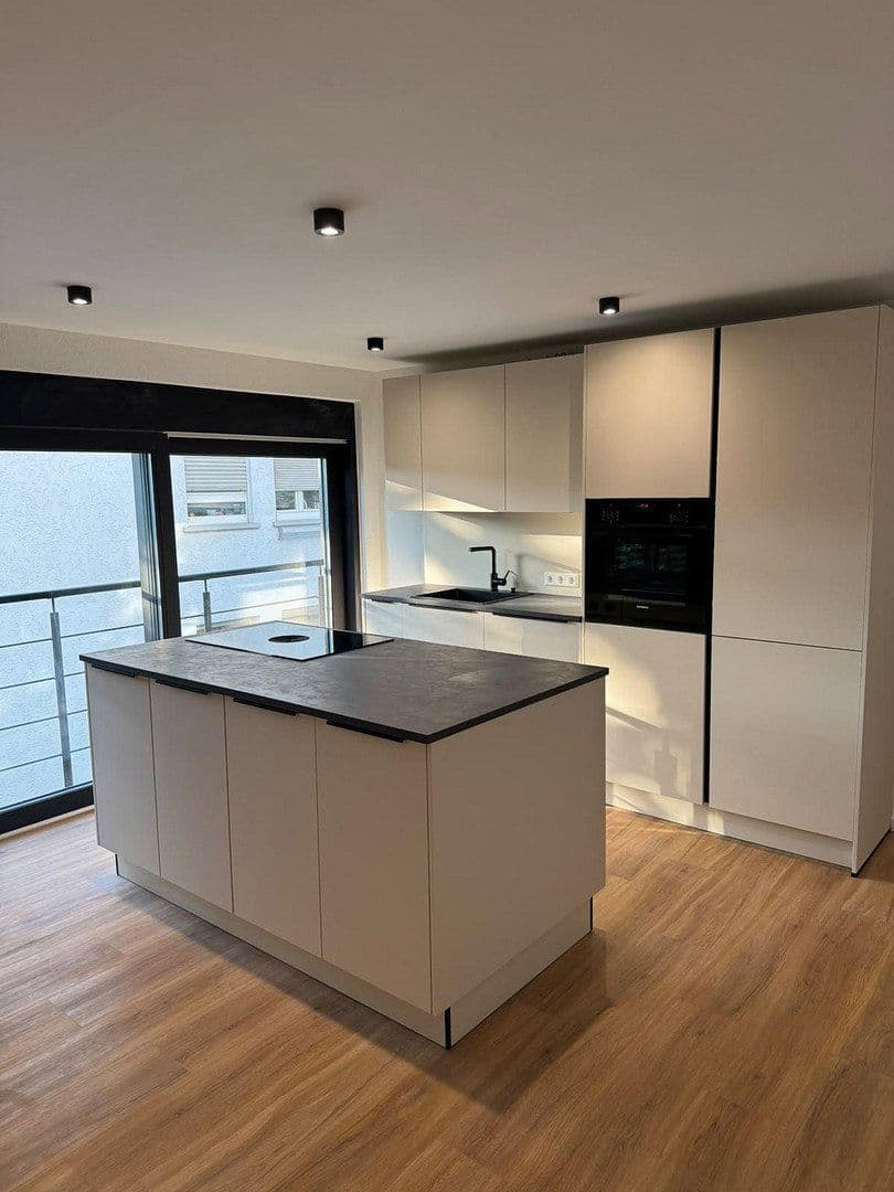 Pronájem bytu 2+1 65 m², Stuttgart, Bádensko-Württembersko Pronájem bytu 2+1 65 m², Stuttgart, Bádensko-Württembersko