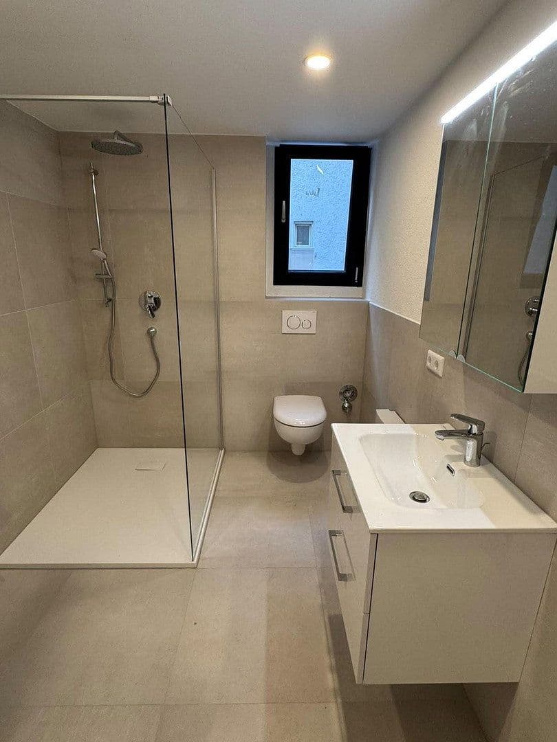 Pronájem bytu 2+1 65 m², Stuttgart, Bádensko-Württembersko Pronájem bytu 2+1 65 m², Stuttgart, Bádensko-Württembersko