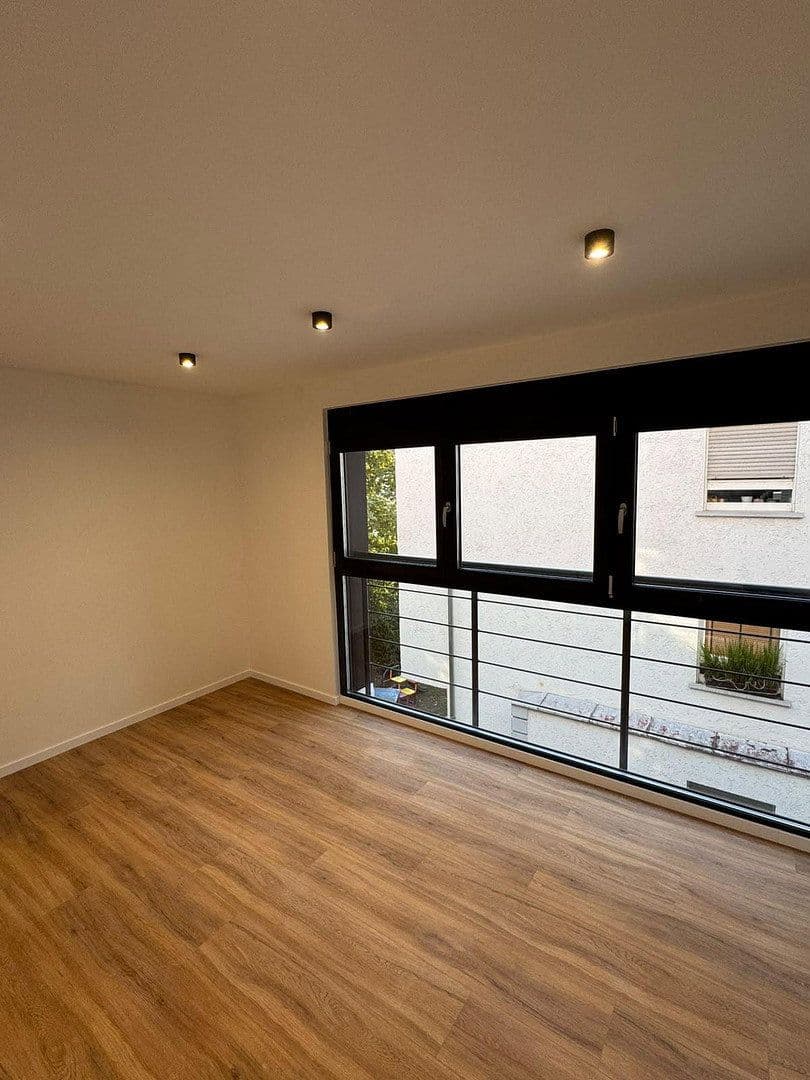 Pronájem bytu 2+1 65 m², Stuttgart, Bádensko-Württembersko Pronájem bytu 2+1 65 m², Stuttgart, Bádensko-Württembersko