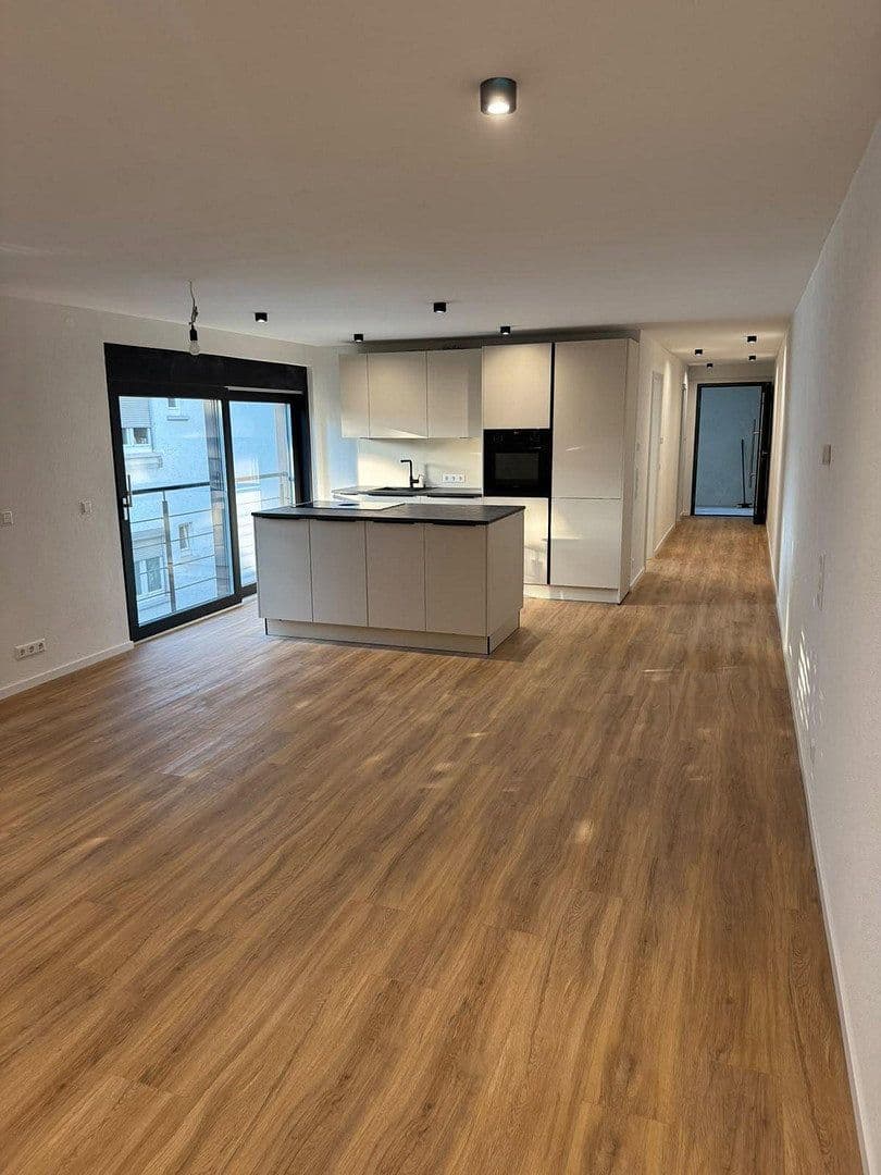 Pronájem bytu 2+1 65 m², Stuttgart, Bádensko-Württembersko Pronájem bytu 2+1 65 m², Stuttgart, Bádensko-Württembersko