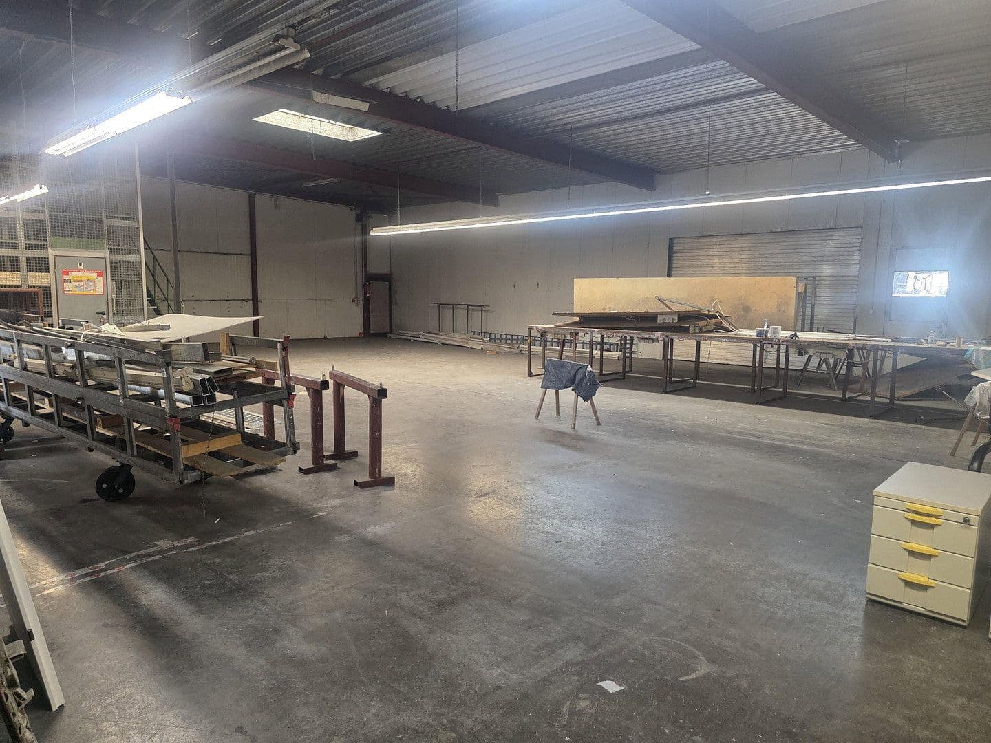 Pronájem nebytového prostoru 792 m², Daimlerstr. 11, Plüderhausen, Bádensko-Württembersko Pronájem nebytového prostoru 792 m², Daimlerstr. 11, Plüderhausen, Bádensko-Württembersko