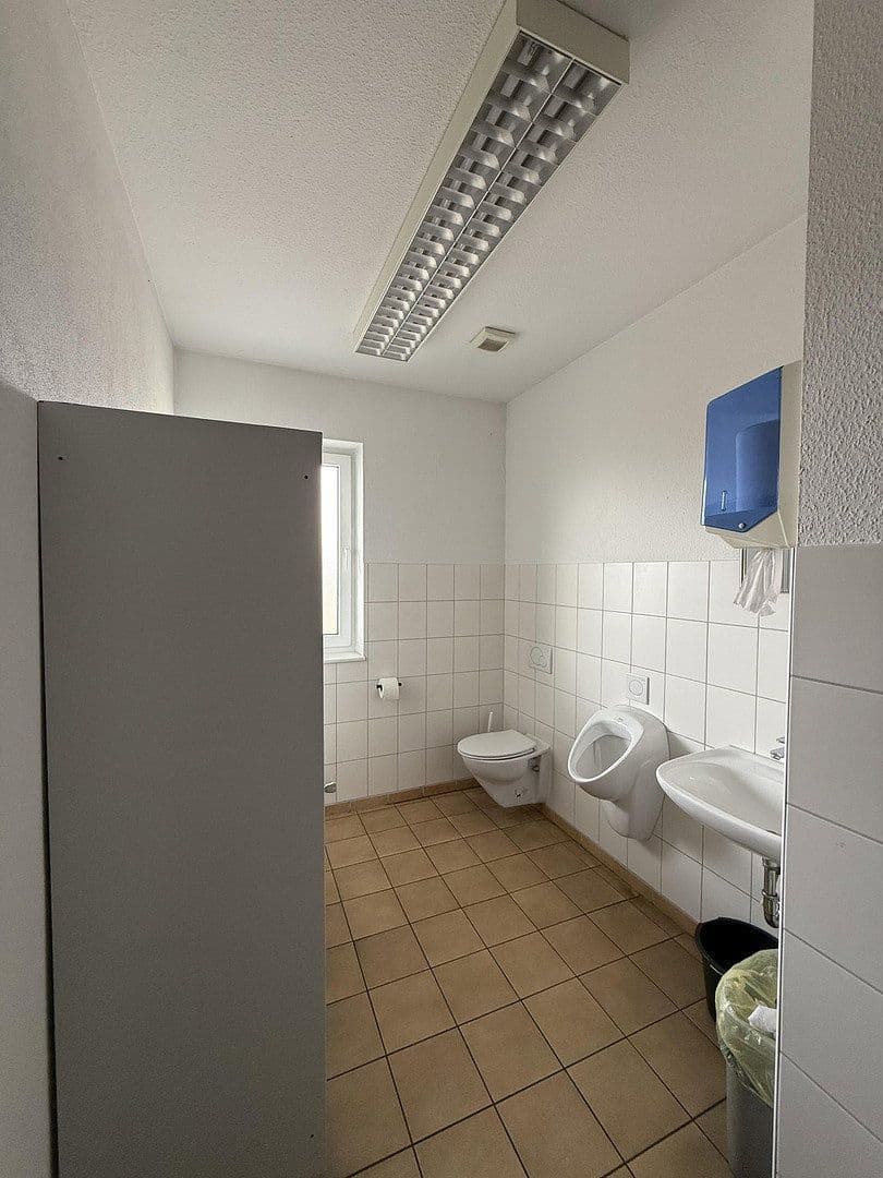 Prodej nebytového prostoru 9.227 m², Lütersheimer Straße 2, Volkmarsen, Hessen Prodej nebytového prostoru 9.227 m², Lütersheimer Straße 2, Volkmarsen, Hessen