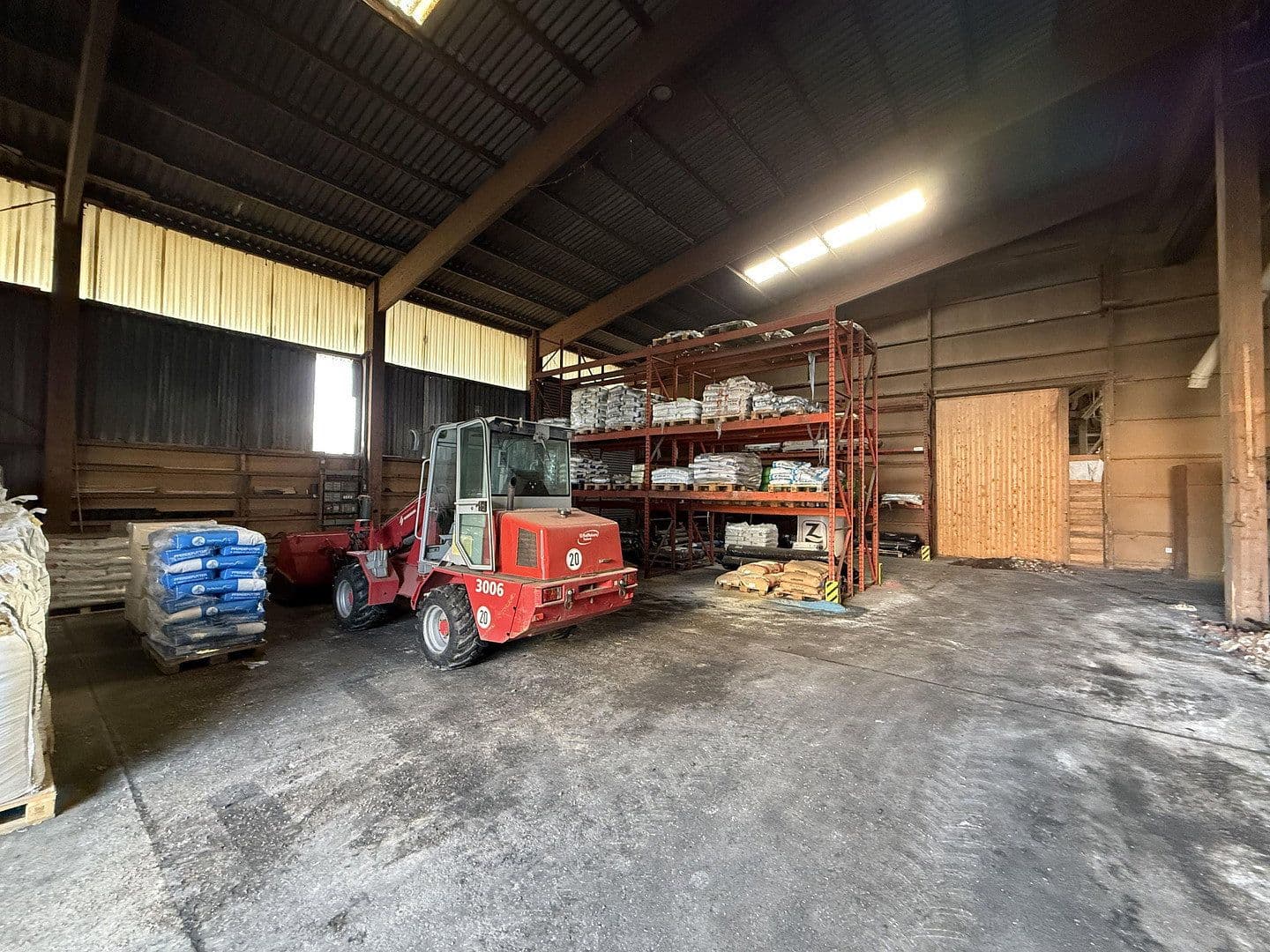 Prodej nebytového prostoru 9.227 m², Lütersheimer Straße 2, Volkmarsen, Hessen Prodej nebytového prostoru 9.227 m², Lütersheimer Straße 2, Volkmarsen, Hessen