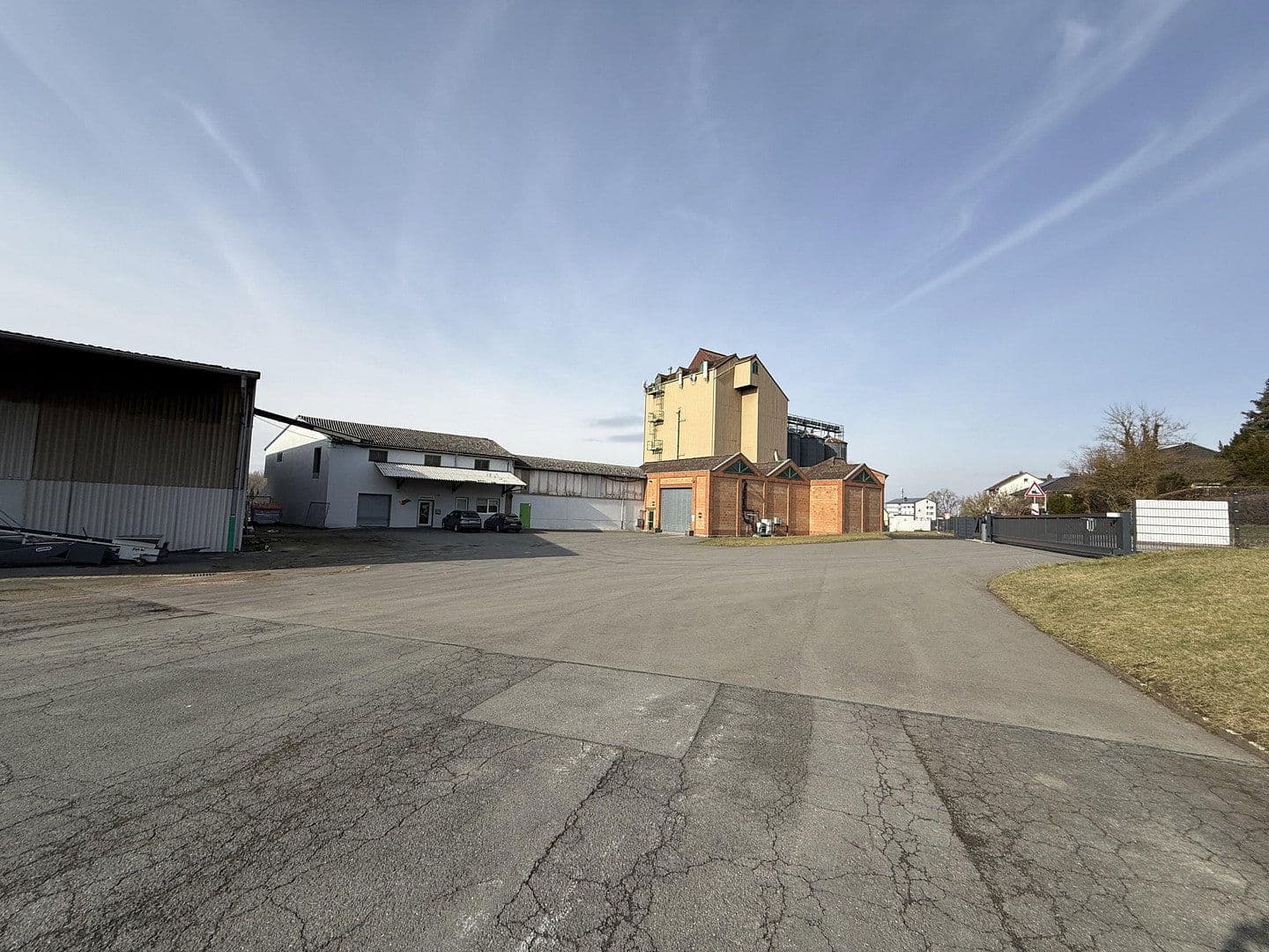 Prodej nebytového prostoru 9.227 m², Lütersheimer Straße 2, Volkmarsen, Hessen Prodej nebytového prostoru 9.227 m², Lütersheimer Straße 2, Volkmarsen, Hessen