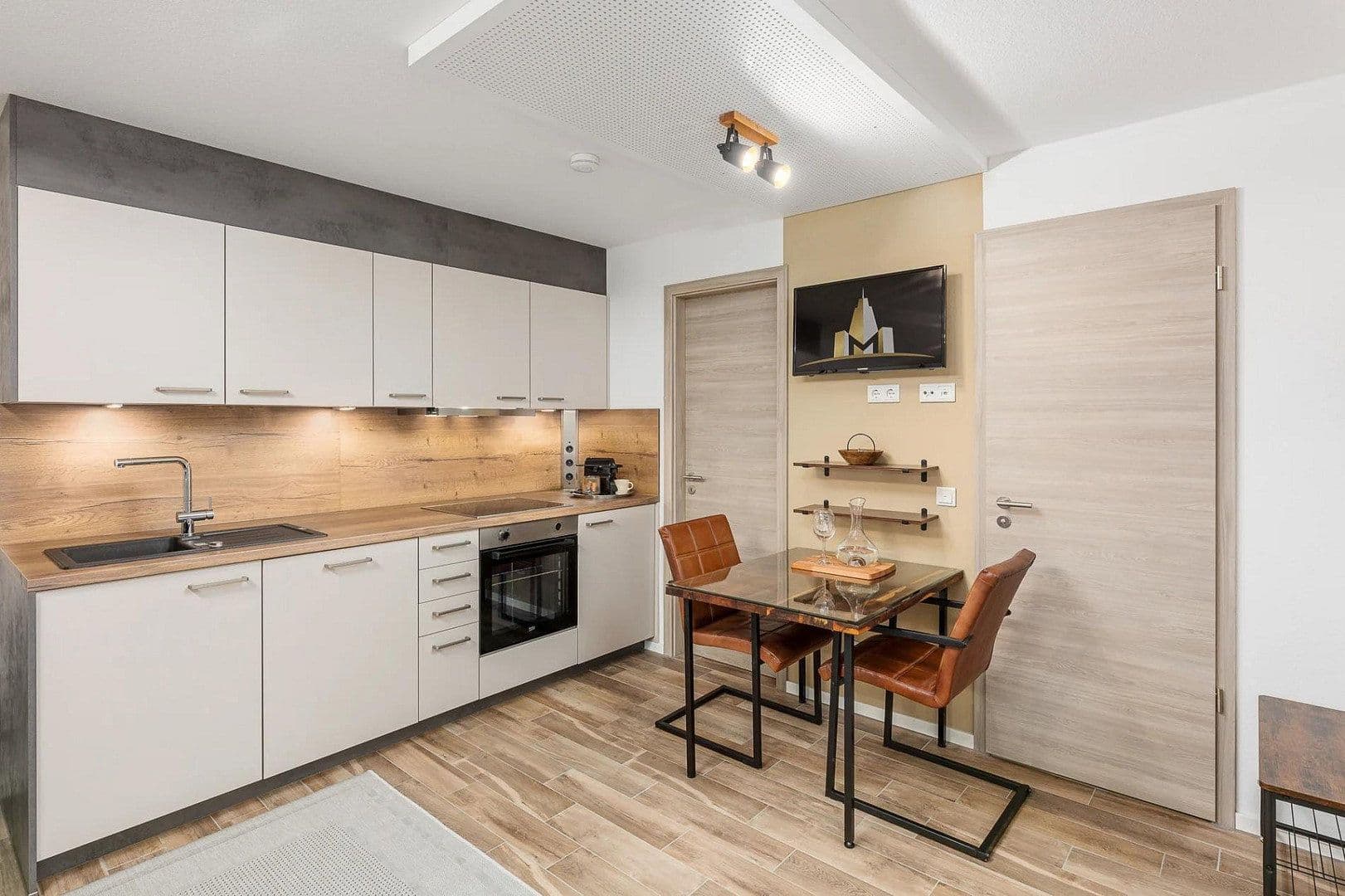 Pronájem bytu 1+1 38 m², Heidelberg, Bádensko-Württembersko Pronájem bytu 1+1 38 m², Heidelberg, Bádensko-Württembersko