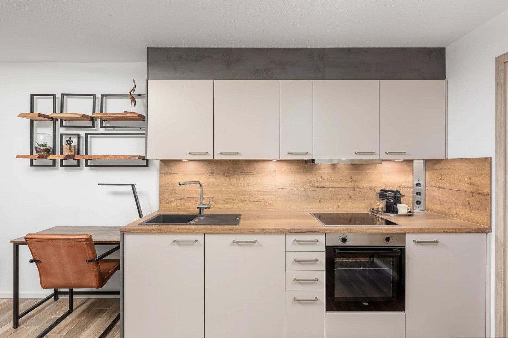 Pronájem bytu 1+1 38 m², Heidelberg, Bádensko-Württembersko Pronájem bytu 1+1 38 m², Heidelberg, Bádensko-Württembersko