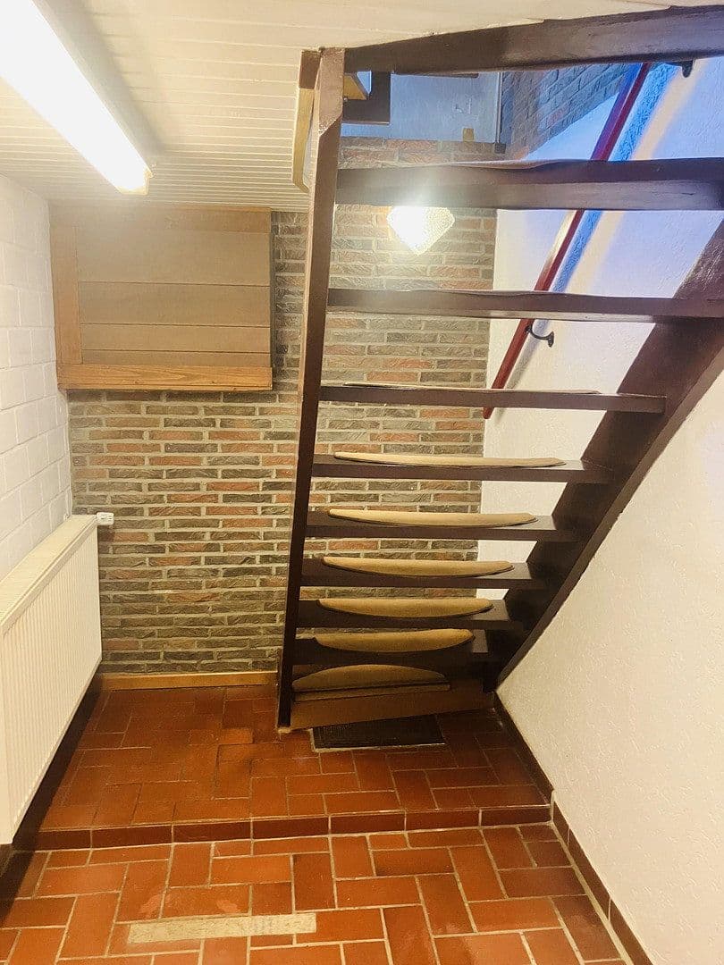 Prodej domu 164 m², pozemek 146 m², Utehof 19, Köln, Severní Porýní-Vestfálsko Prodej domu 164 m², pozemek 146 m², Utehof 19, Köln, Severní Porýní-Vestfálsko