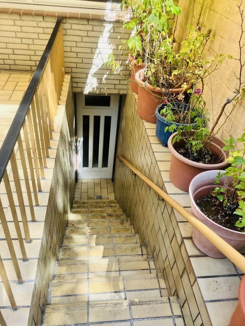 Prodej domu 164 m², pozemek 146 m², Utehof 19, Köln, Severní Porýní-Vestfálsko Prodej domu 164 m², pozemek 146 m², Utehof 19, Köln, Severní Porýní-Vestfálsko
