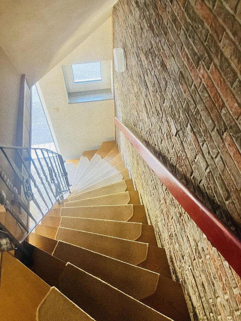 Prodej domu 164 m², pozemek 146 m², Utehof 19, Köln, Severní Porýní-Vestfálsko Prodej domu 164 m², pozemek 146 m², Utehof 19, Köln, Severní Porýní-Vestfálsko
