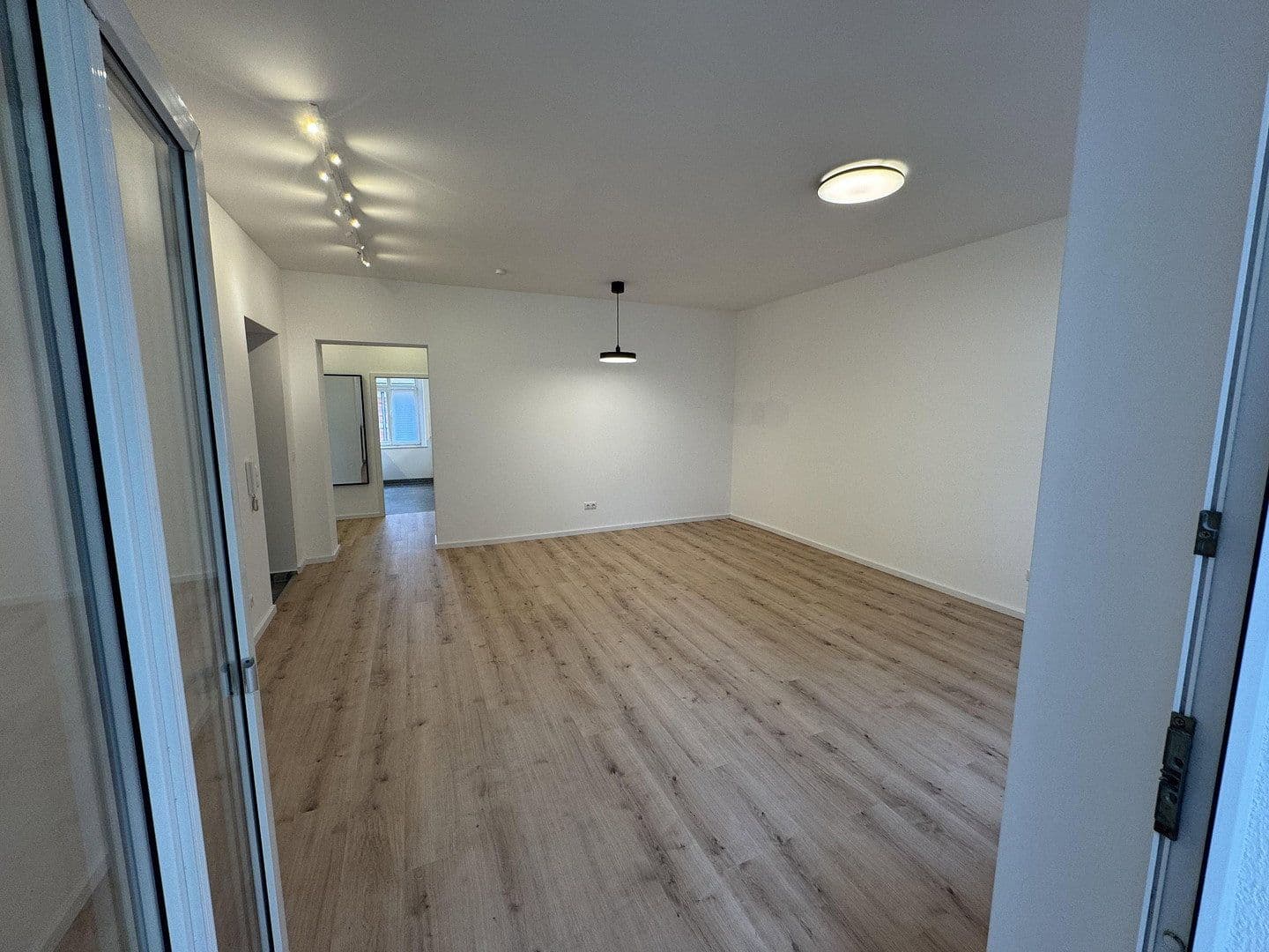 Pronájem bytu 2+1 70 m², Halle (Saale), Sasko-Anhaltsko Pronájem bytu 2+1 70 m², Halle (Saale), Sasko-Anhaltsko