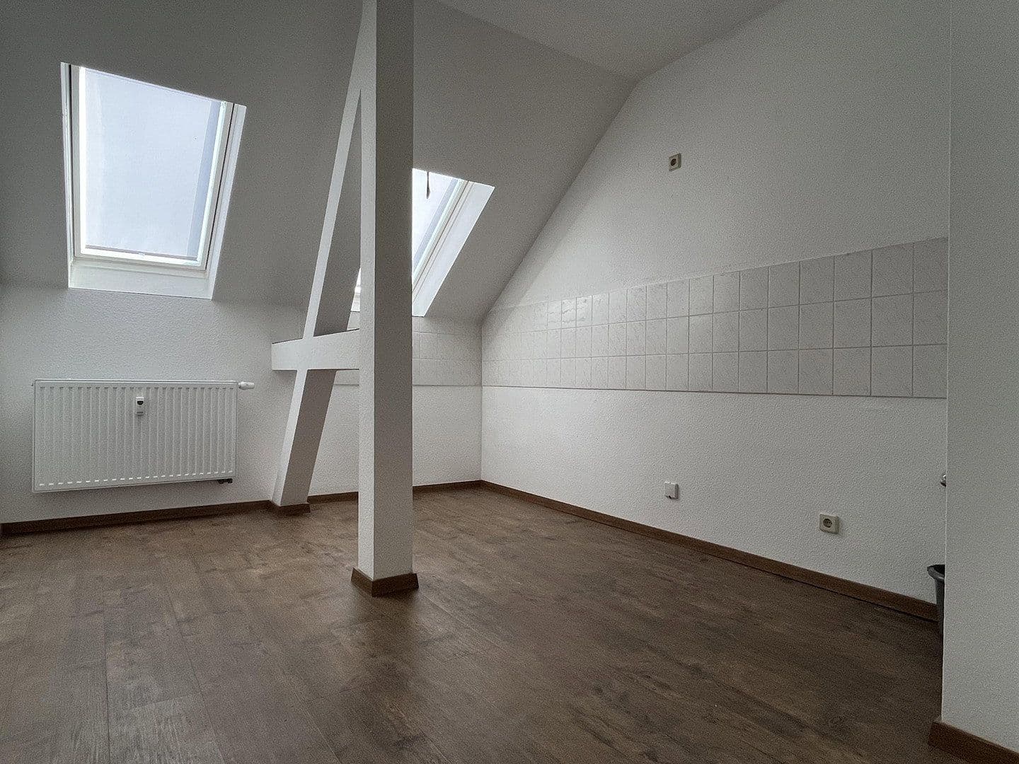 Pronájem bytu 4+1 95 m², Casparistraße 4, Chemnitz, Sasko Pronájem bytu 4+1 95 m², Casparistraße 4, Chemnitz, Sasko