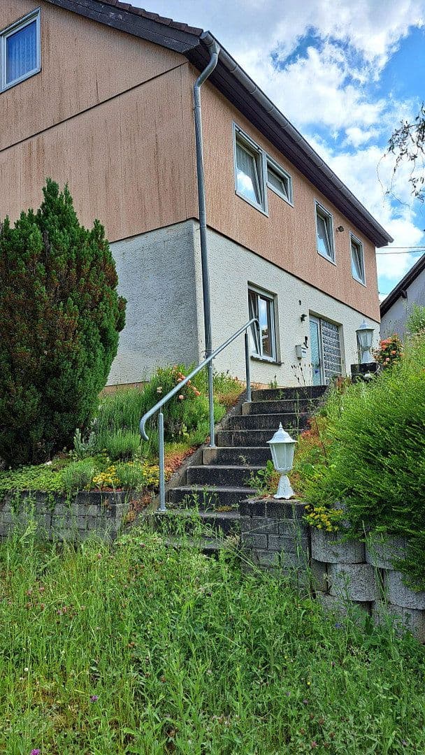 Prodej domu 120 m², pozemek 750 m², Siebenbachstrasse 19, Strotzbüsch, Porýní-Falc Prodej domu 120 m², pozemek 750 m², Siebenbachstrasse 19, Strotzbüsch, Porýní-Falc
