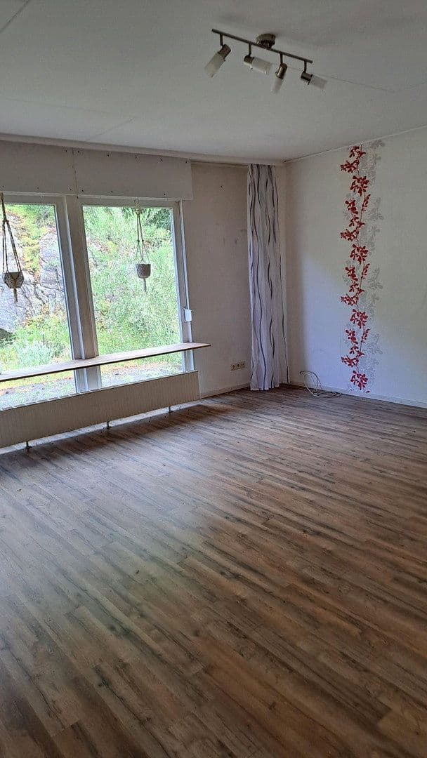Prodej domu 120 m², pozemek 750 m², Siebenbachstrasse 19, Strotzbüsch, Porýní-Falc Prodej domu 120 m², pozemek 750 m², Siebenbachstrasse 19, Strotzbüsch, Porýní-Falc