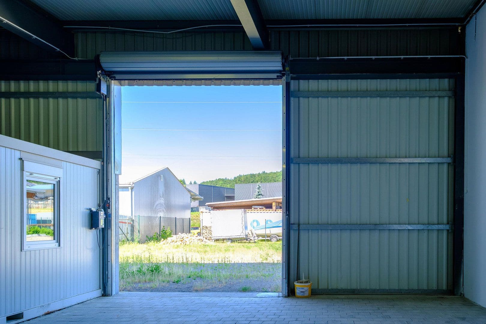 Pronájem nebytového prostoru 1.700 m², Daimlerstr. 31, Waldshut-Tiengen, Bádensko-Württembersko Pronájem nebytového prostoru 1.700 m², Daimlerstr. 31, Waldshut-Tiengen, Bádensko-Württembersko