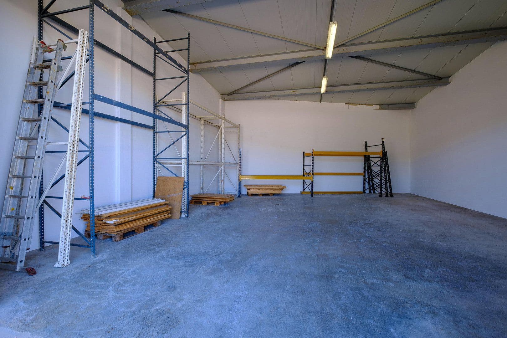 Pronájem nebytového prostoru 1.700 m², Daimlerstr. 31, Waldshut-Tiengen, Bádensko-Württembersko Pronájem nebytového prostoru 1.700 m², Daimlerstr. 31, Waldshut-Tiengen, Bádensko-Württembersko