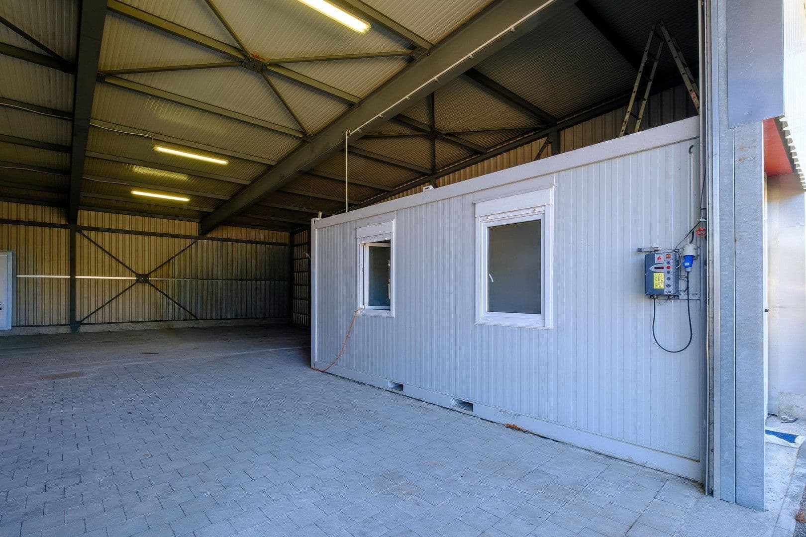 Pronájem nebytového prostoru 1.700 m², Daimlerstr. 31, Waldshut-Tiengen, Bádensko-Württembersko Pronájem nebytového prostoru 1.700 m², Daimlerstr. 31, Waldshut-Tiengen, Bádensko-Württembersko