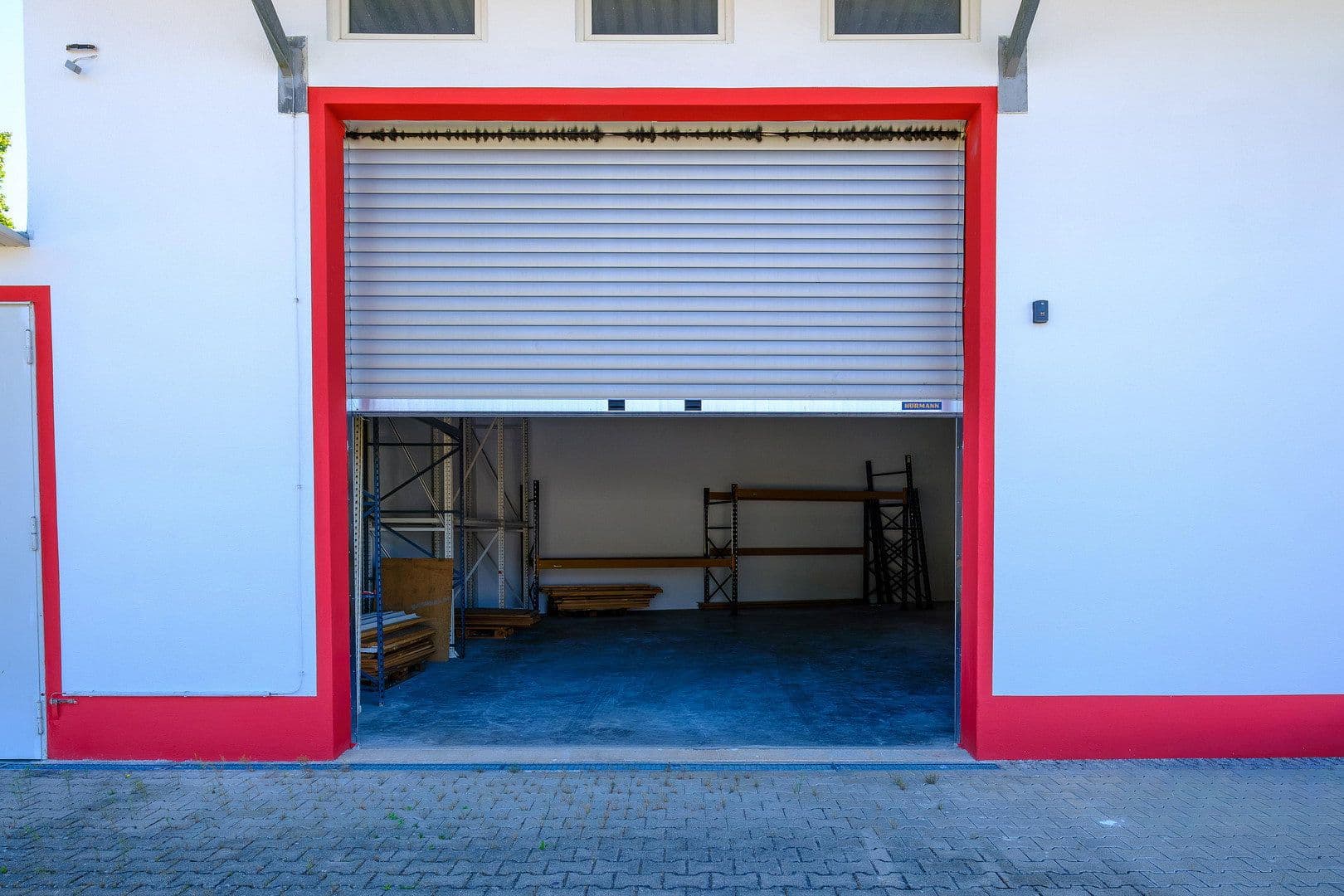 Pronájem nebytového prostoru 1.700 m², Daimlerstr. 31, Waldshut-Tiengen, Bádensko-Württembersko Pronájem nebytového prostoru 1.700 m², Daimlerstr. 31, Waldshut-Tiengen, Bádensko-Württembersko