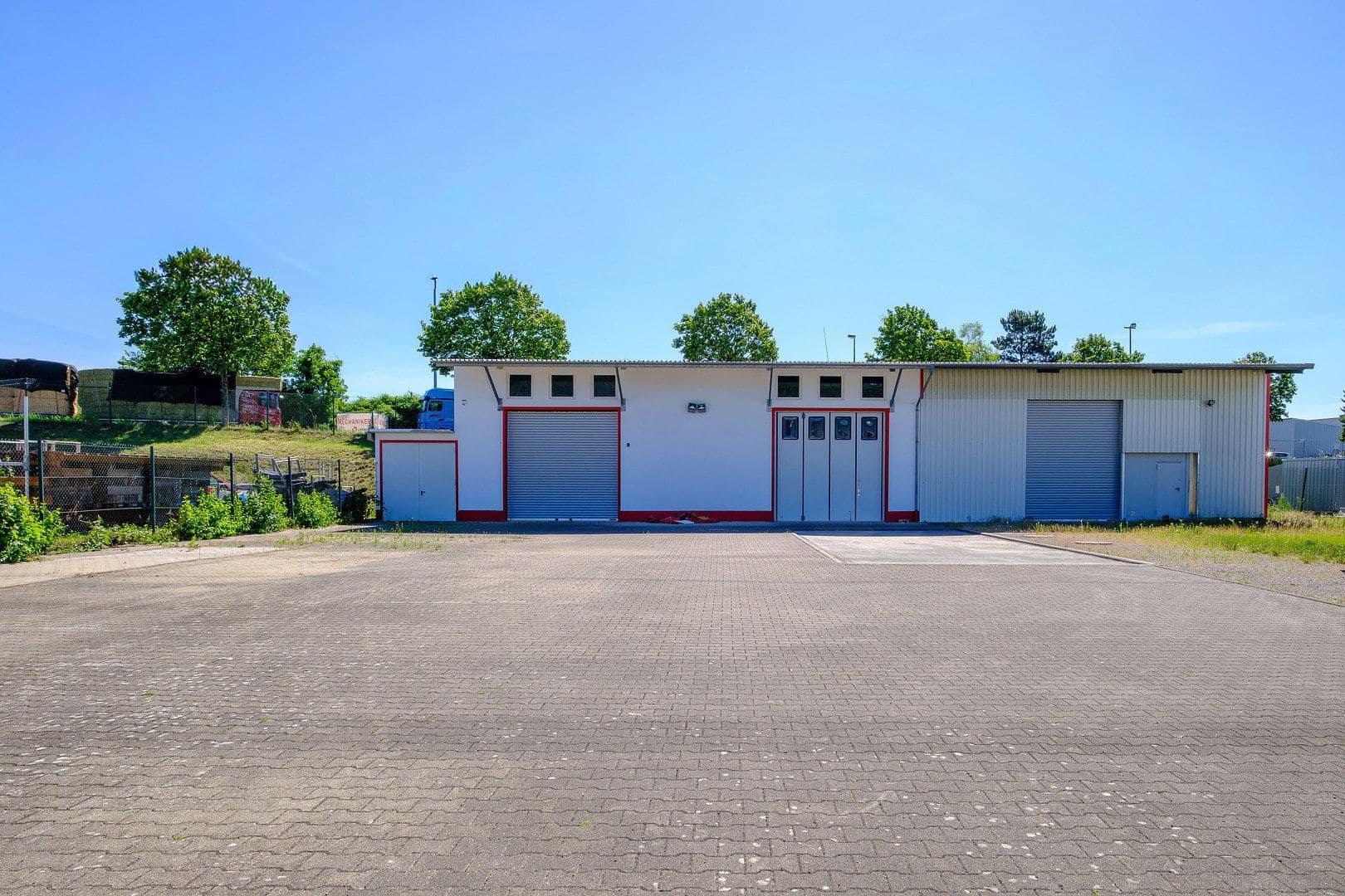 Pronájem nebytového prostoru 1.700 m², Daimlerstr. 31, Waldshut-Tiengen, Bádensko-Württembersko Pronájem nebytového prostoru 1.700 m², Daimlerstr. 31, Waldshut-Tiengen, Bádensko-Württembersko