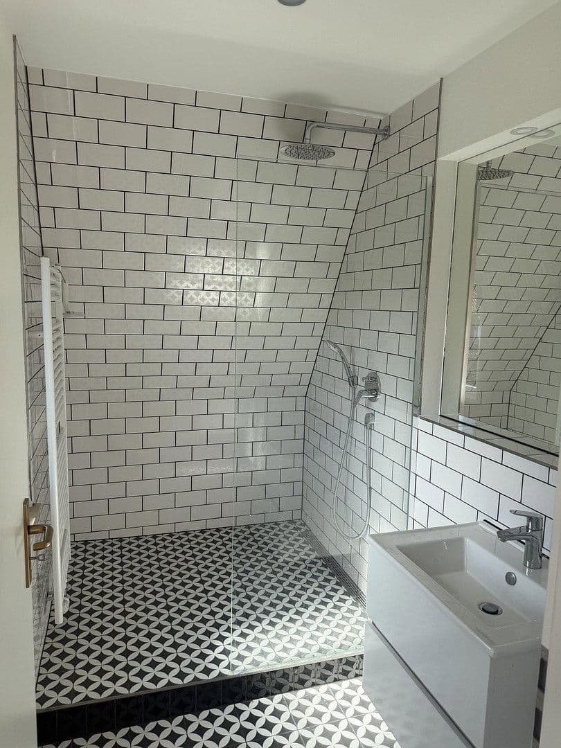 Pronájem bytu 2+1 68 m², Paulusstr. 22, Stuttgart West, Bádensko-Württembersko Pronájem bytu 2+1 68 m², Paulusstr. 22, Stuttgart West, Bádensko-Württembersko