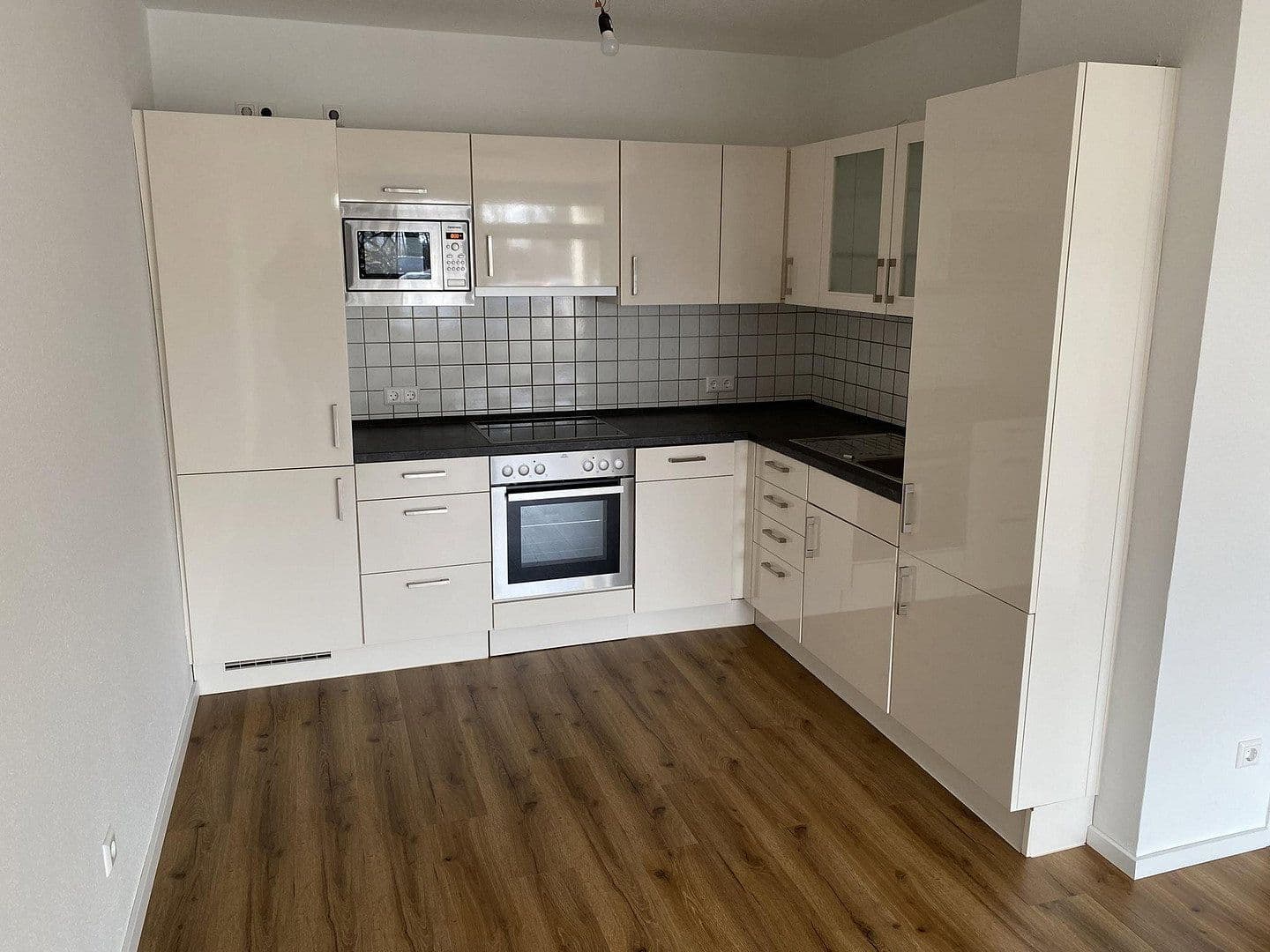 Pronájem bytu 2+1 65 m², Brucknerstraße 6, Graben-Neudorf, Bádensko-Württembersko Pronájem bytu 2+1 65 m², Brucknerstraße 6, Graben-Neudorf, Bádensko-Württembersko