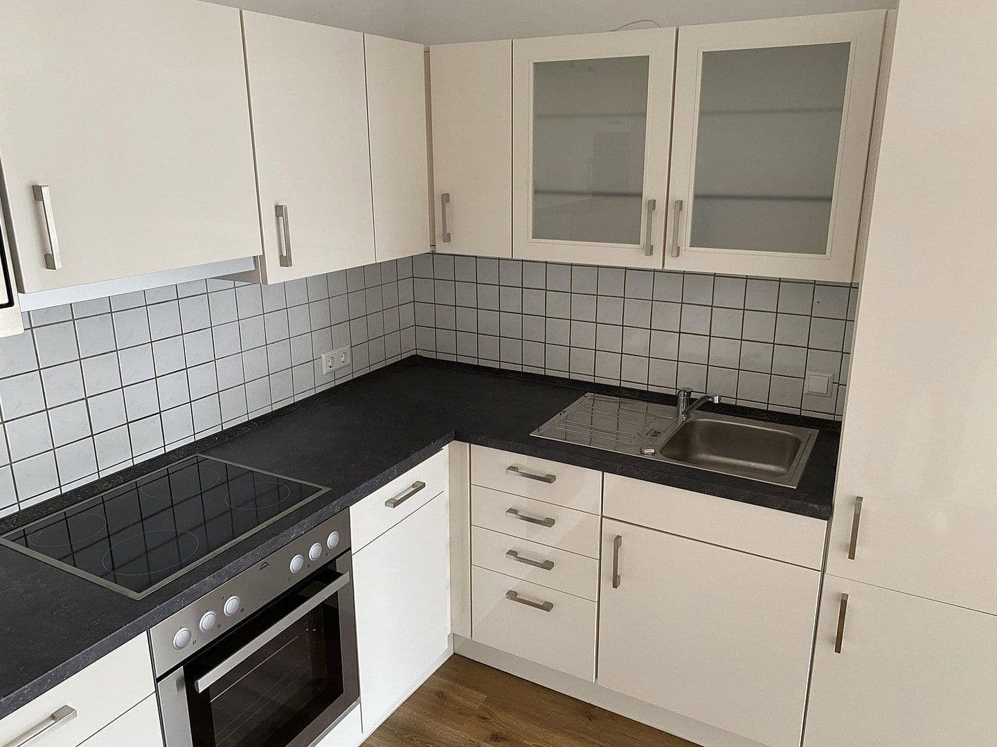 Pronájem bytu 2+1 65 m², Brucknerstraße 6, Graben-Neudorf, Bádensko-Württembersko Pronájem bytu 2+1 65 m², Brucknerstraße 6, Graben-Neudorf, Bádensko-Württembersko