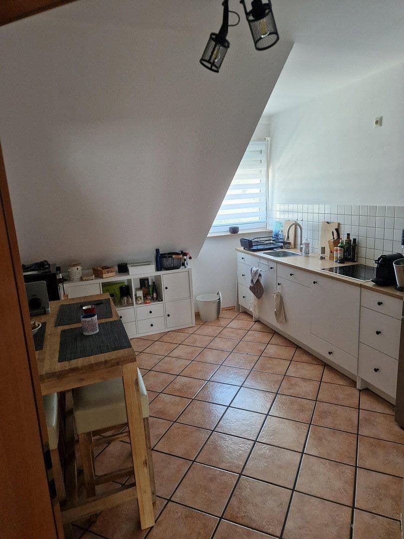 Pronájem bytu 3+1 73 m², Schloßstraße 25a, Edesheim, Porýní-Falc Pronájem bytu 3+1 73 m², Schloßstraße 25a, Edesheim, Porýní-Falc