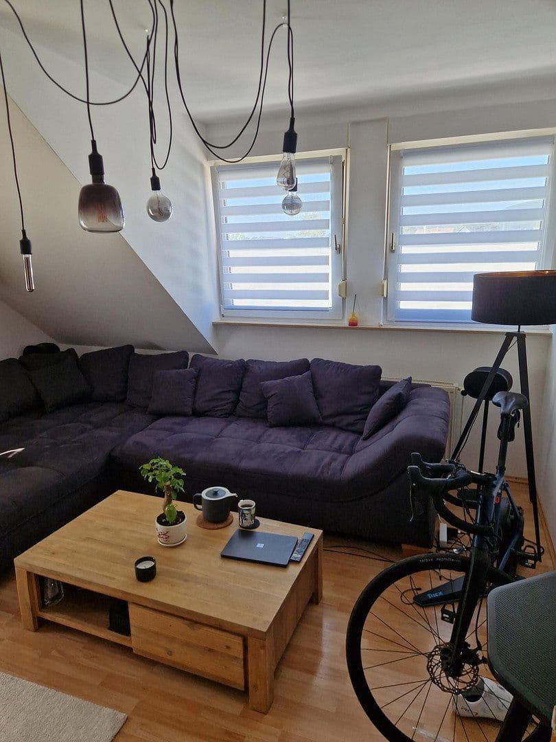 Pronájem bytu 3+1 73 m², Schloßstraße 25a, Edesheim, Porýní-Falc Pronájem bytu 3+1 73 m², Schloßstraße 25a, Edesheim, Porýní-Falc