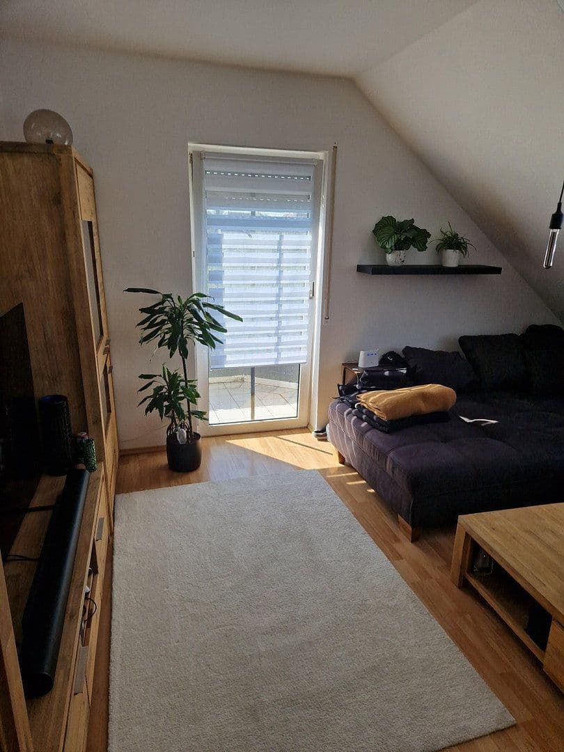 Pronájem bytu 3+1 73 m², Schloßstraße 25a, Edesheim, Porýní-Falc Pronájem bytu 3+1 73 m², Schloßstraße 25a, Edesheim, Porýní-Falc