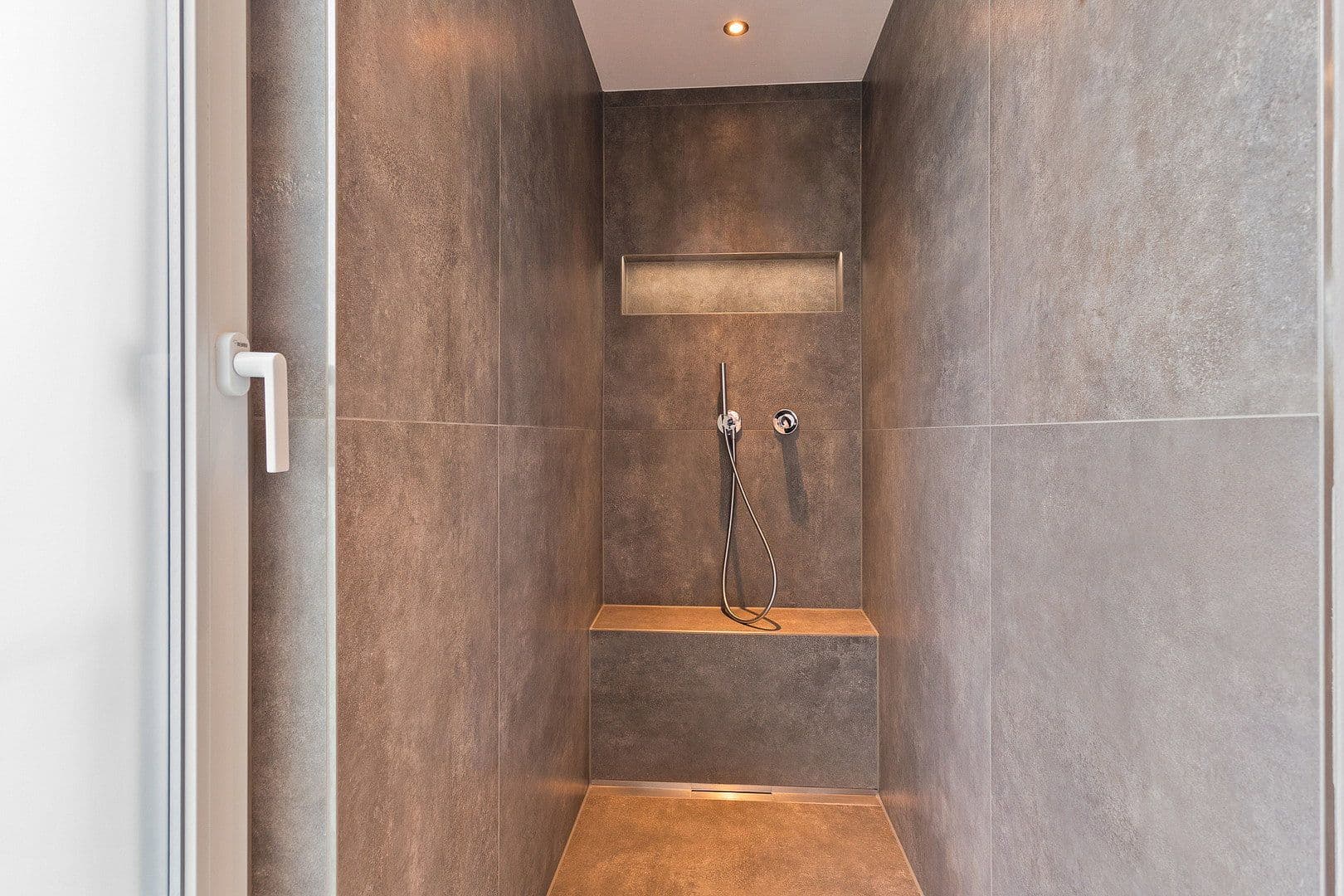 Prodej domu 169 m², pozemek 160 m², Höchsterstr. 11b, Liederbach am Taunus, Hessen Prodej domu 169 m², pozemek 160 m², Höchsterstr. 11b, Liederbach am Taunus, Hessen