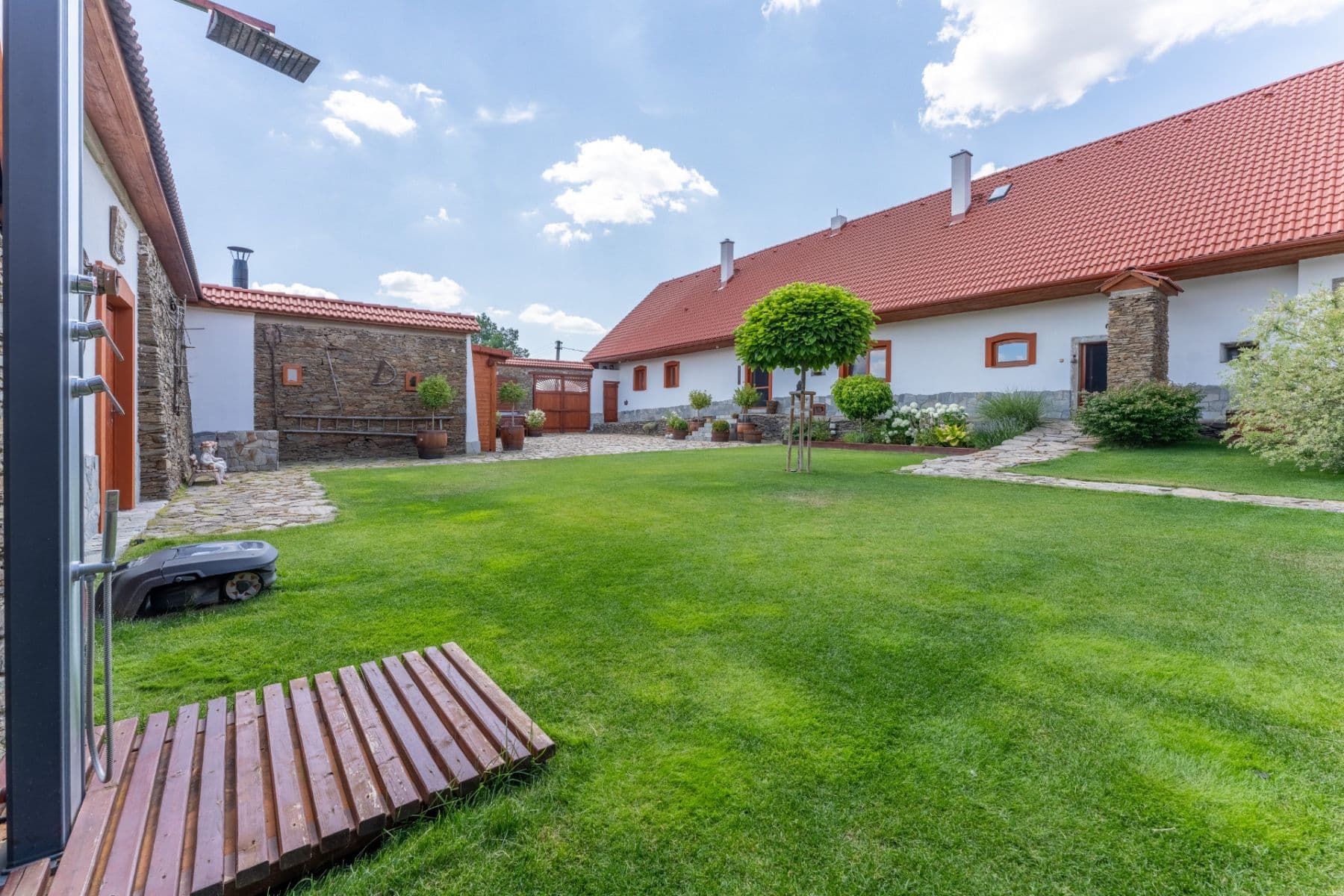Prodej domu 926 m², pozemek 3.061 m², Sedlečko u Soběslavě, Jihočeský kraj Prodej domu 926 m², pozemek 3.061 m², Sedlečko u Soběslavě, Jihočeský kraj