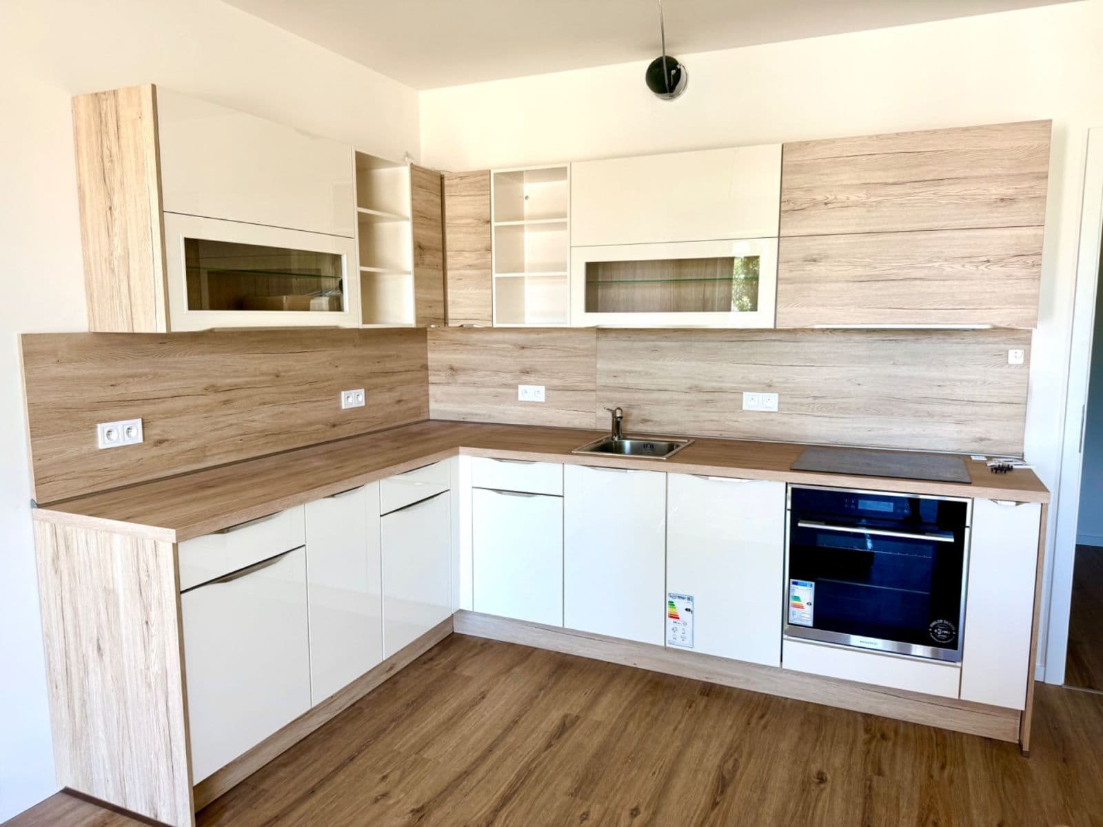 Pronájem bytu 2+kk 53 m², Ke křížku, Kladno, Středočeský kraj Pronájem bytu 2+kk 53 m², Ke křížku, Kladno, Středočeský kraj