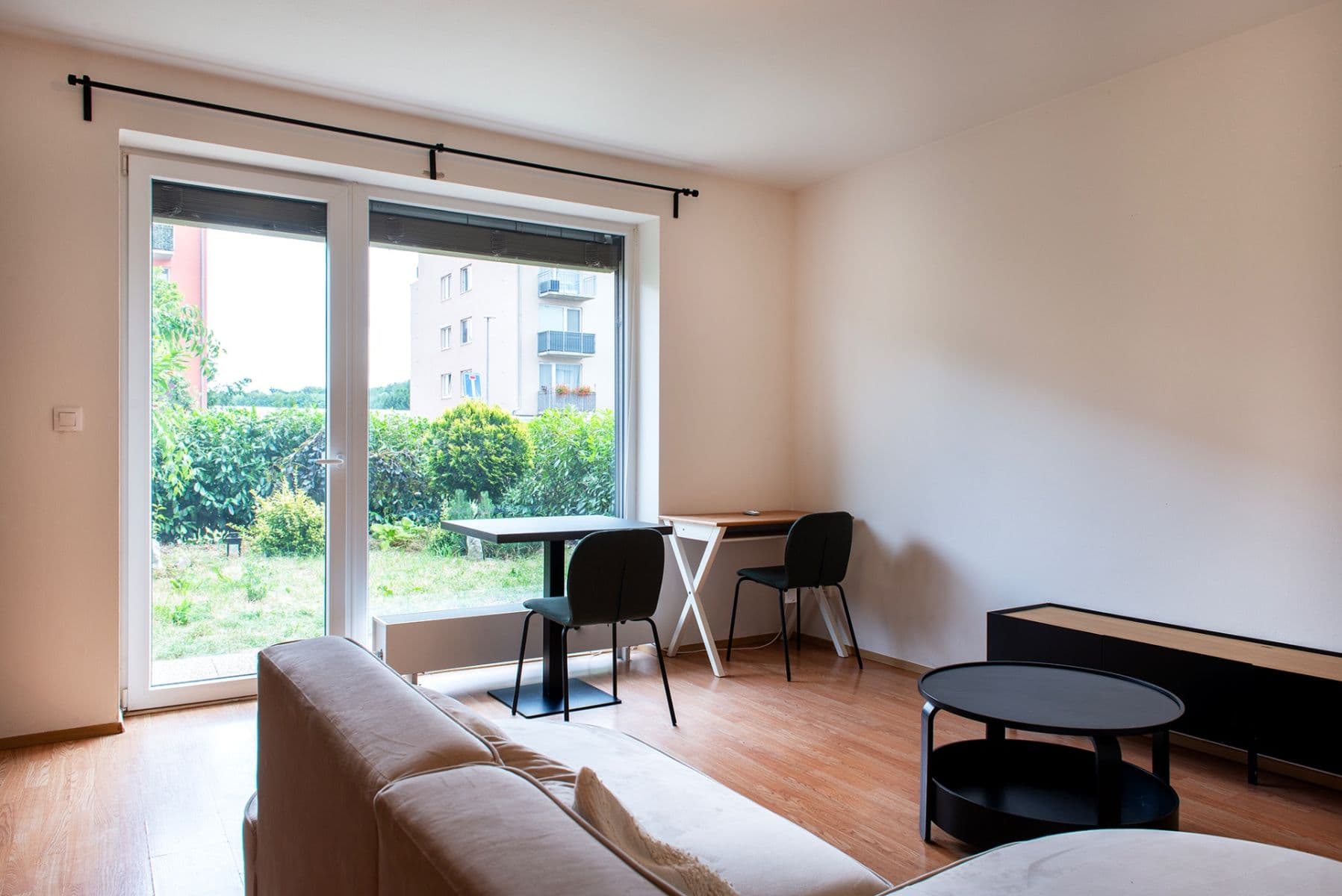 Pronájem bytu 2+kk 48 m², Ječná, Hostivice, Středočeský kraj Pronájem bytu 2+kk 48 m², Ječná, Hostivice, Středočeský kraj